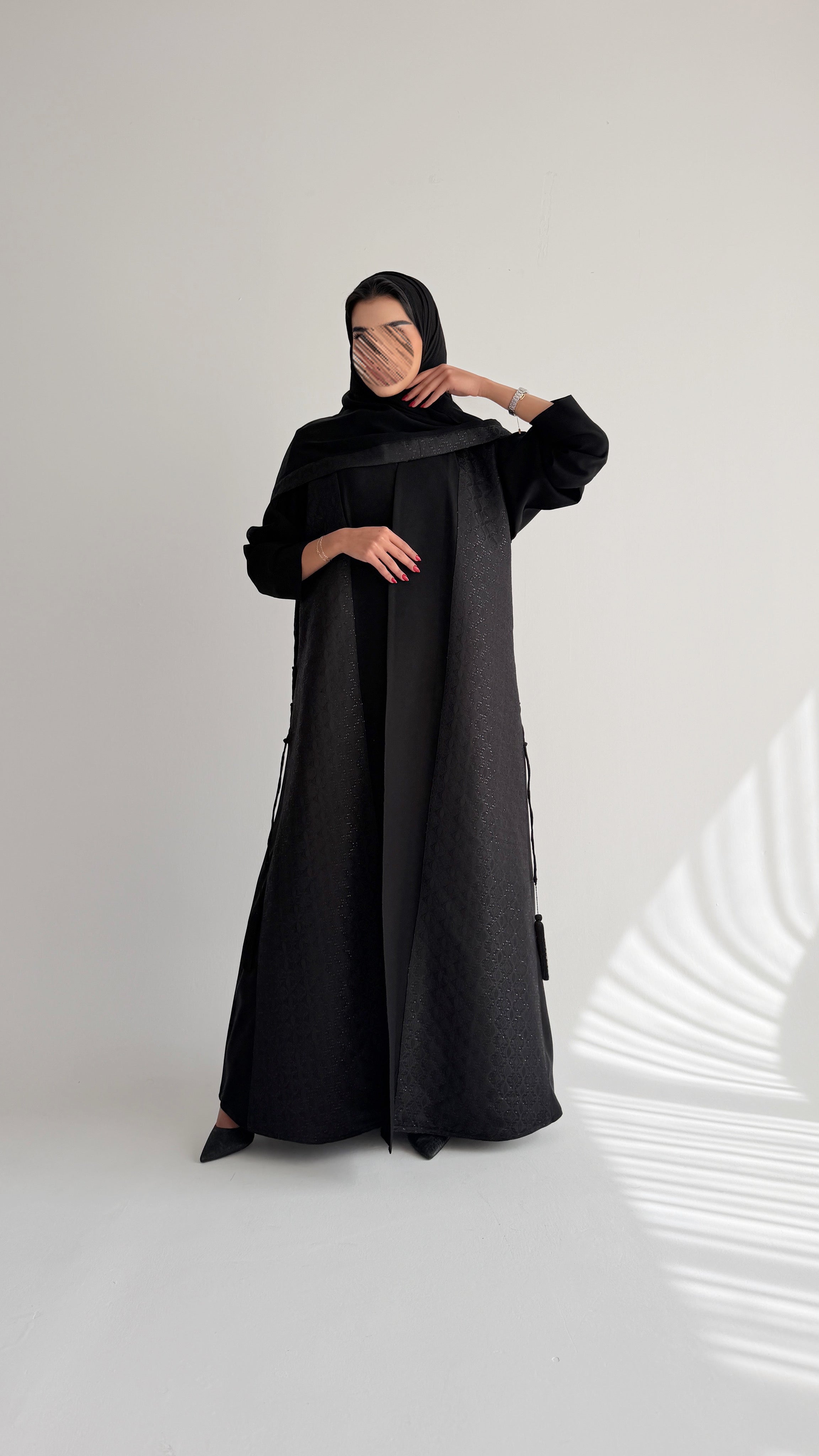 MWT1058 - عباية اسود مع تدخيله لنن مطرز - Aya