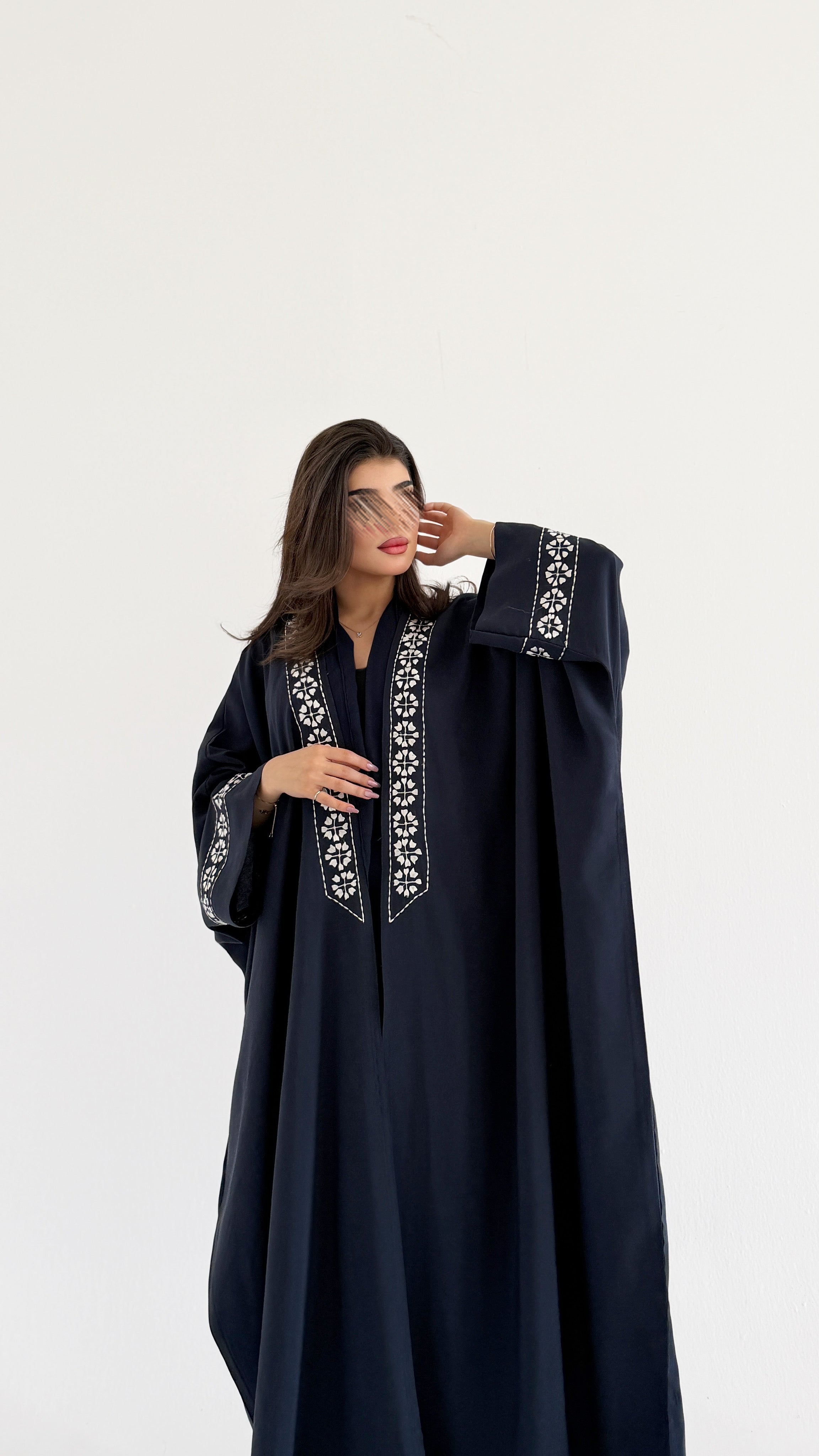 MW2100 - عبايه حرير مغسول انيقه بقصه نص بشت عصرية - Aya