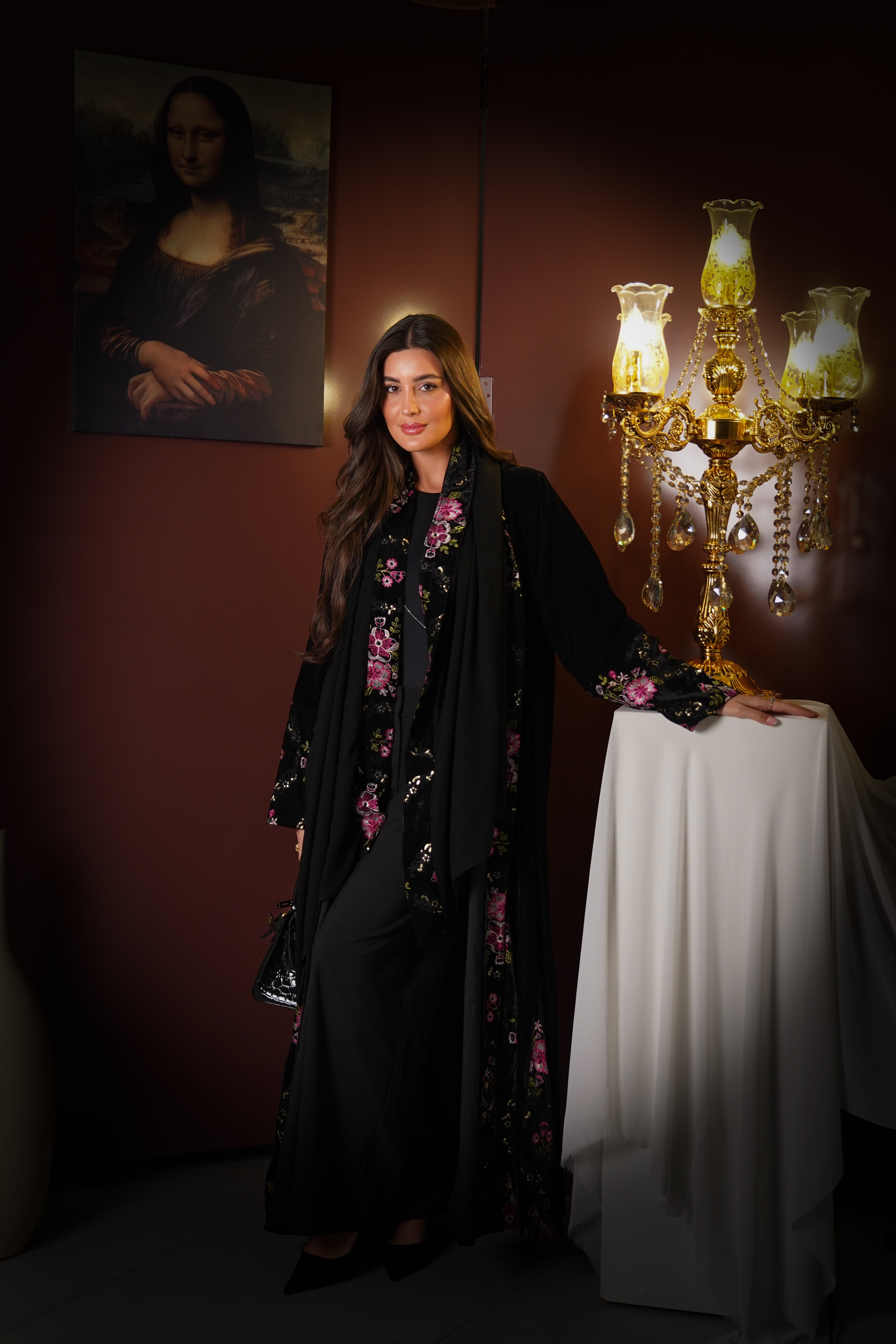 MWT817 - عباية مخمل بتدخيلة زهور