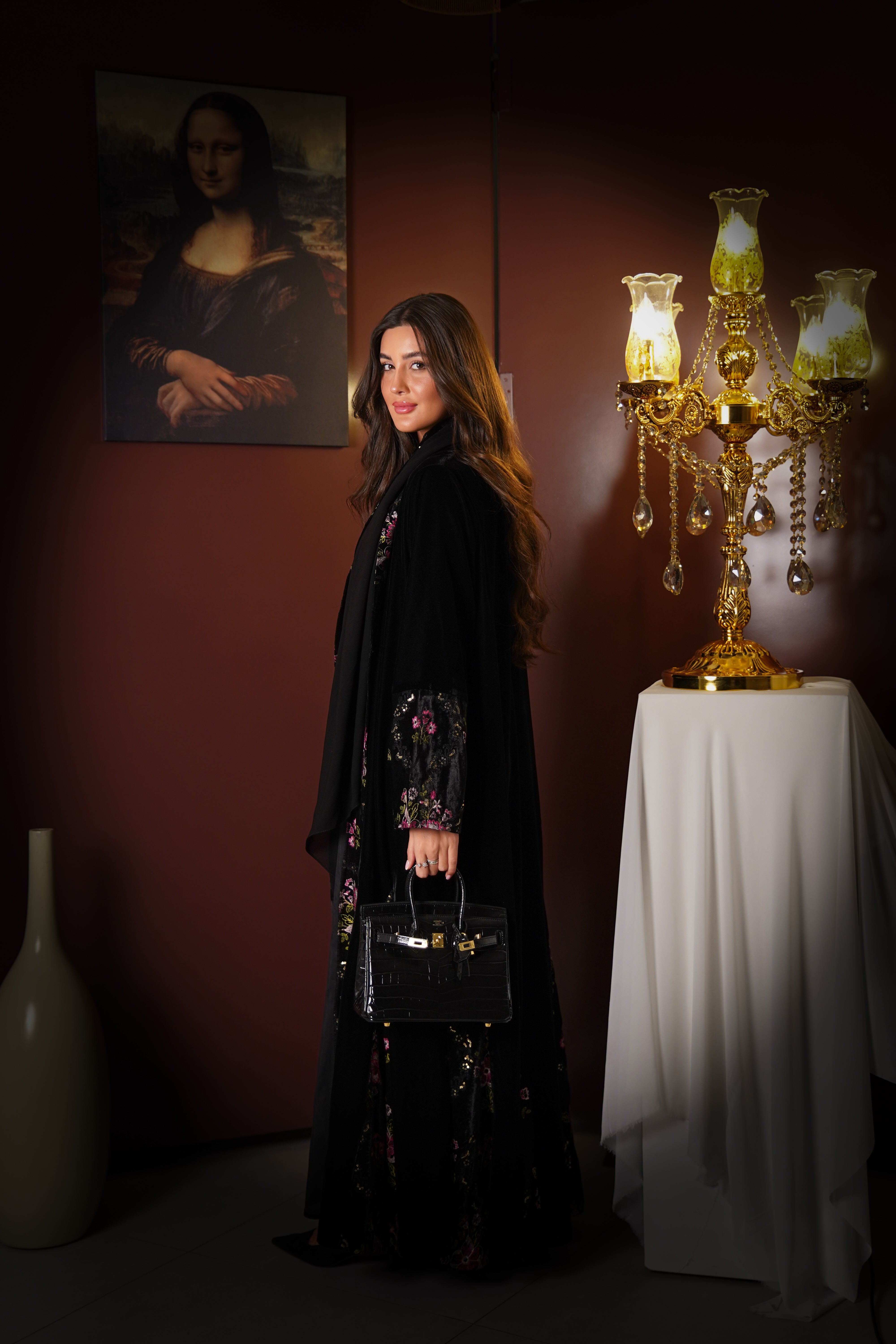 MWT817 - عباية مخمل بتدخيلة زهور