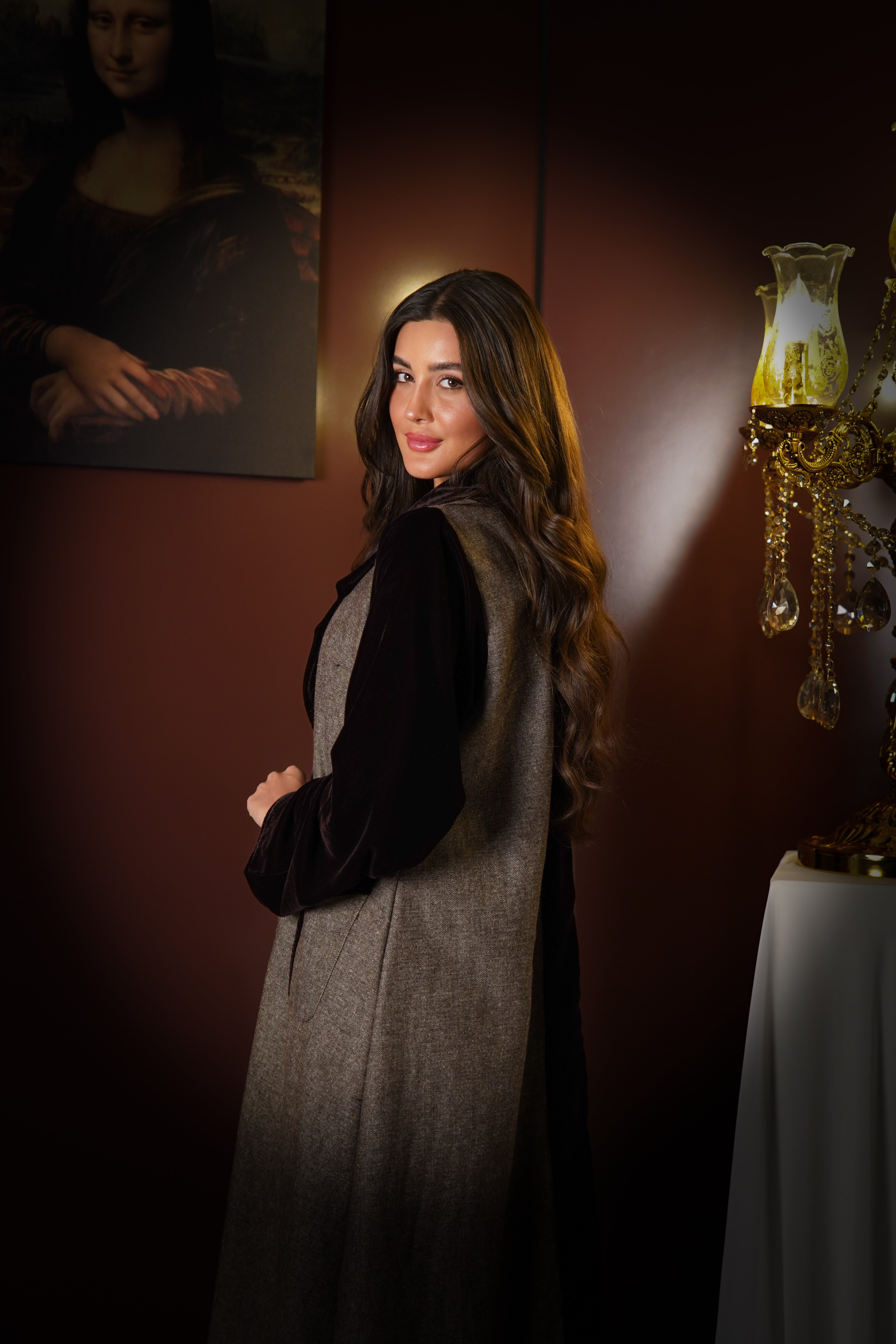 MWT818 - عباية مخمل  بتدخيلة لنن