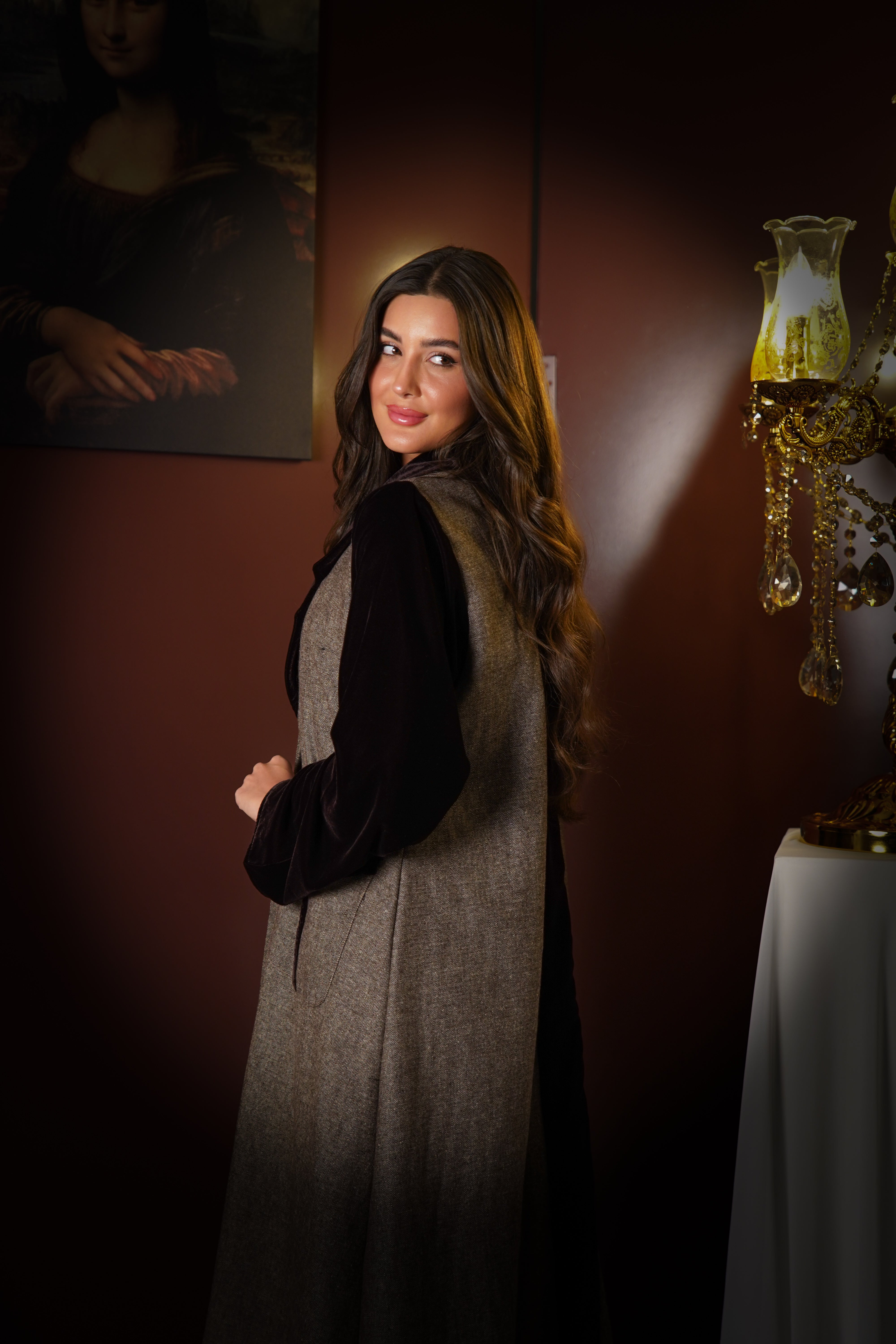 MWT818 - عباية مخمل  بتدخيلة لنن