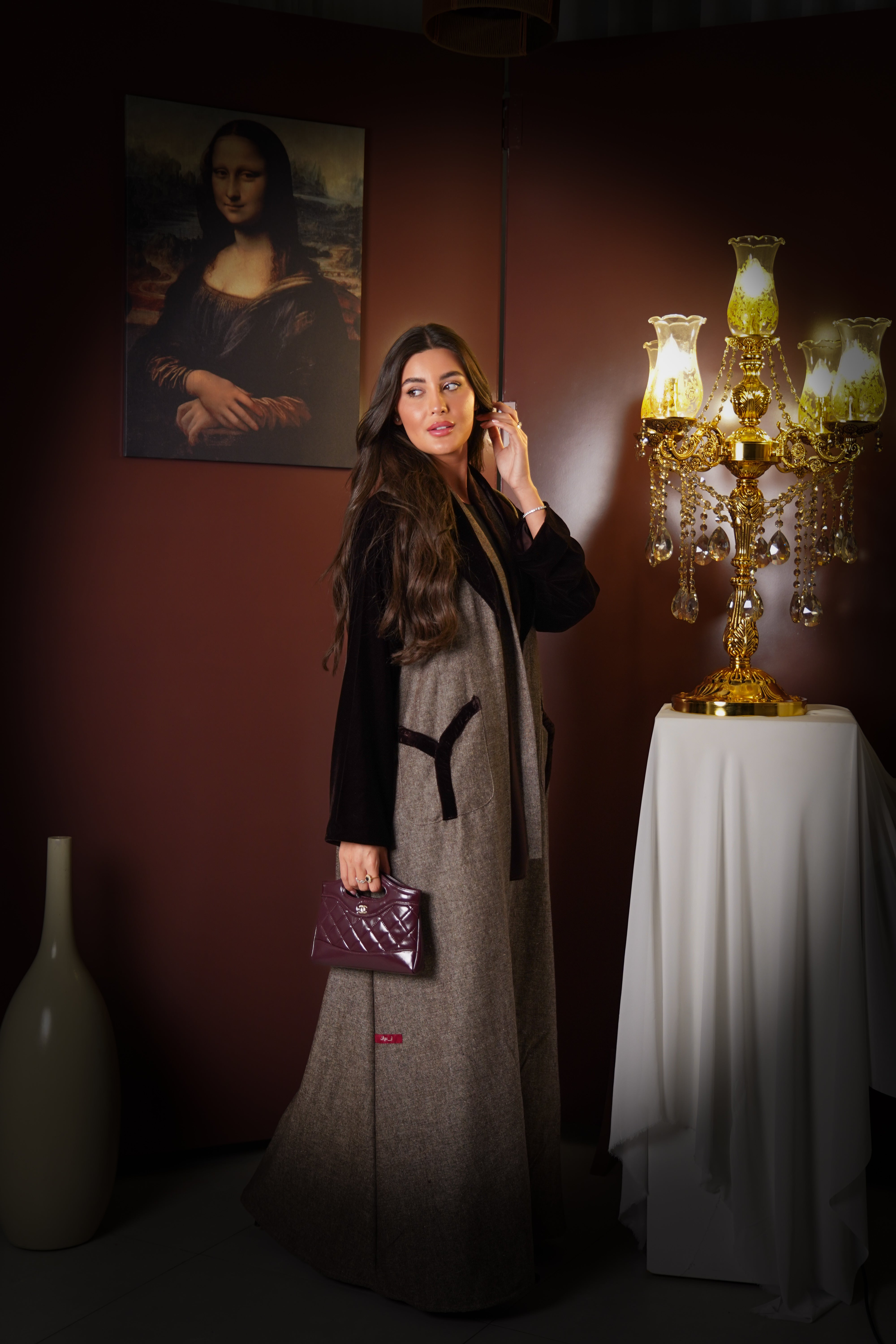 MWT818 - عباية مخمل  بتدخيلة لنن