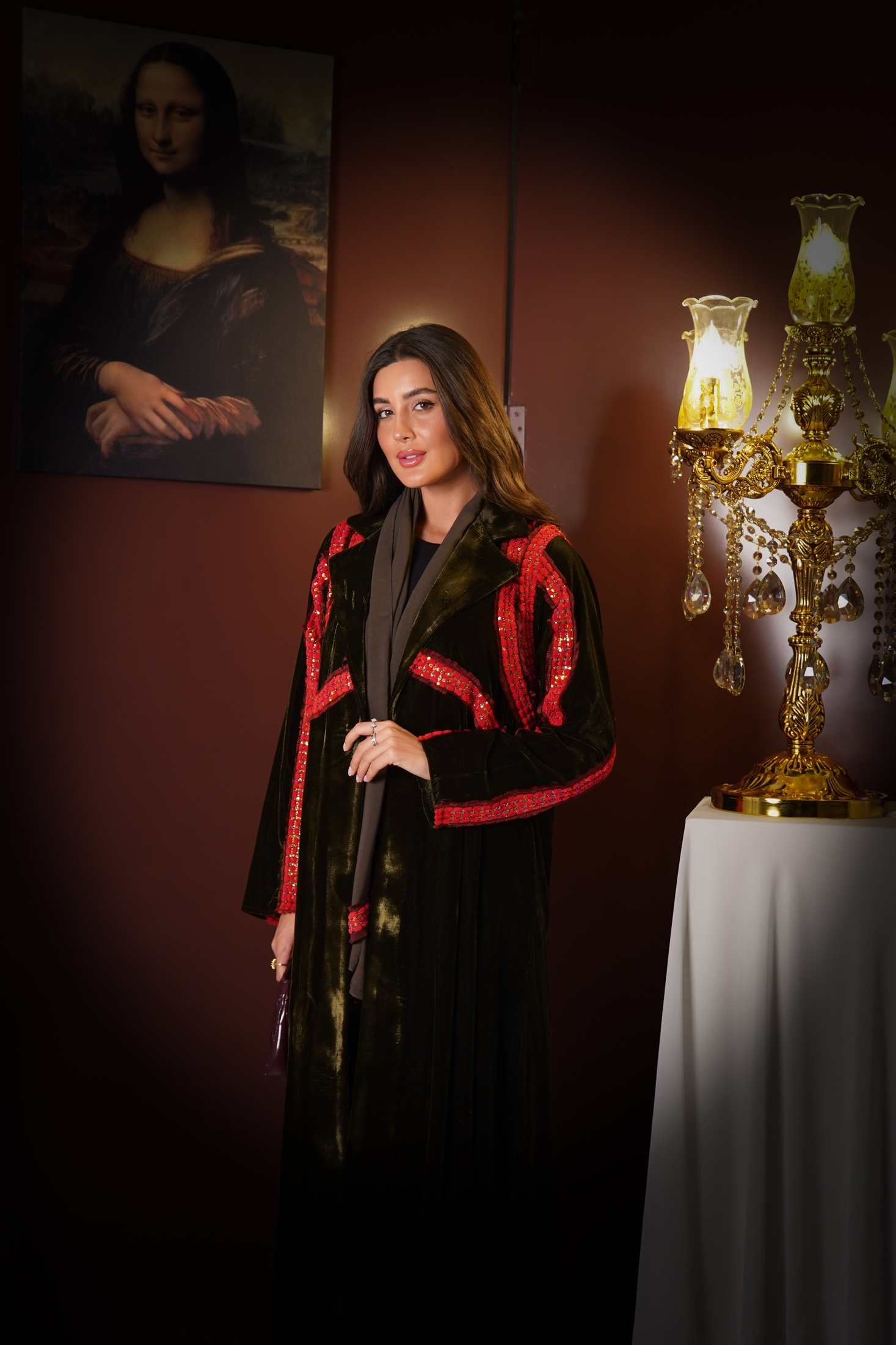MW1864 - عباية مخمل مع اضافة كلفة احمر - Aya