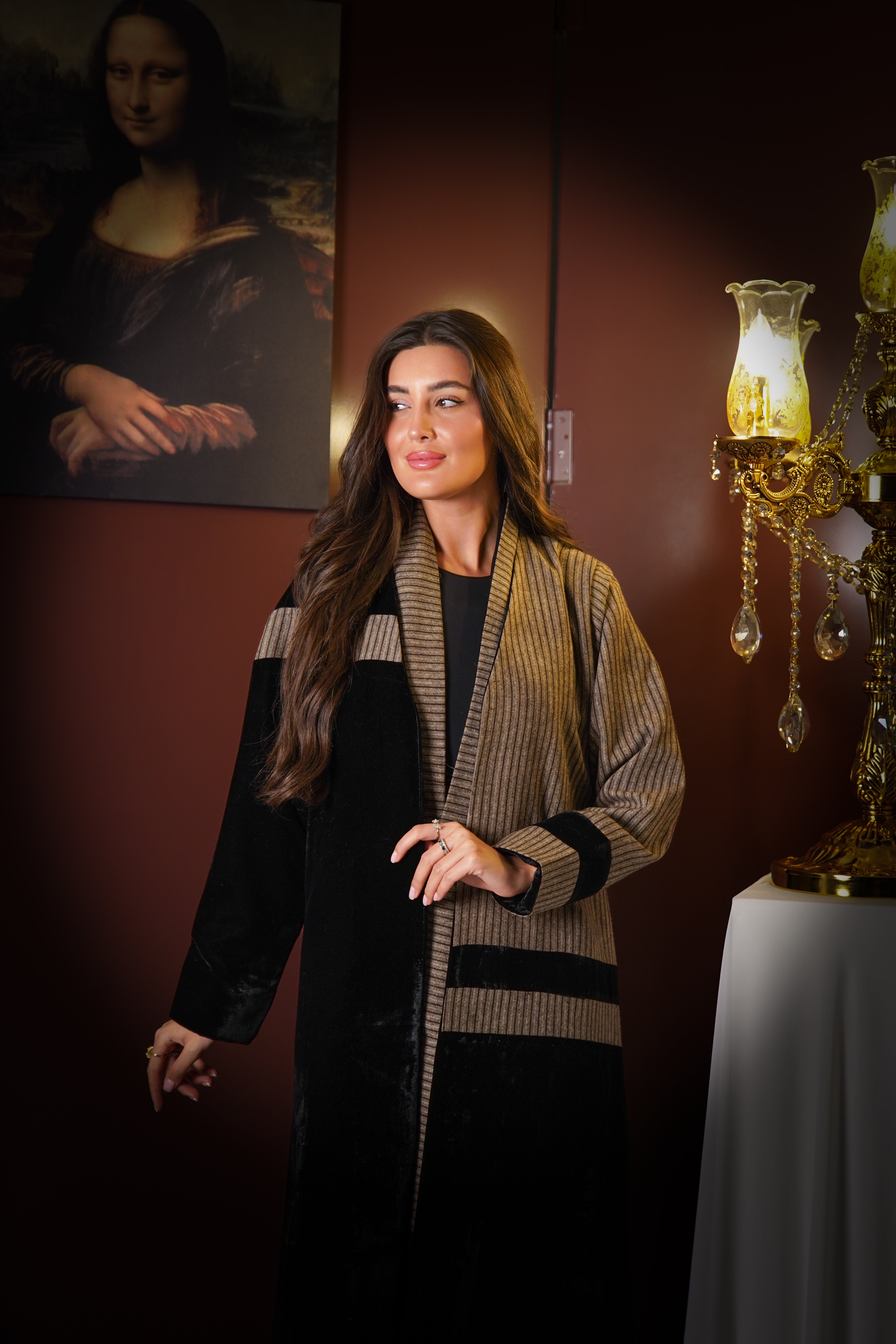 MW1862 - عباية بليزر مبطن باضافة لمسة راقية من الملقم ليعطي انطباع راقي