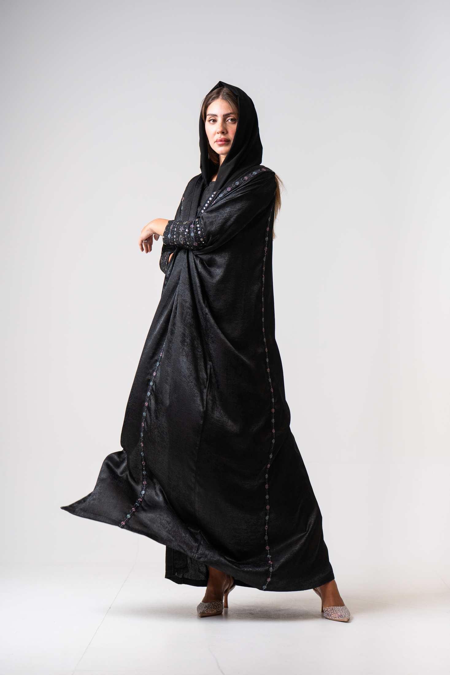 MWT4349 - عباية حرير مغسول بشت بتطريز ناعم - Aya