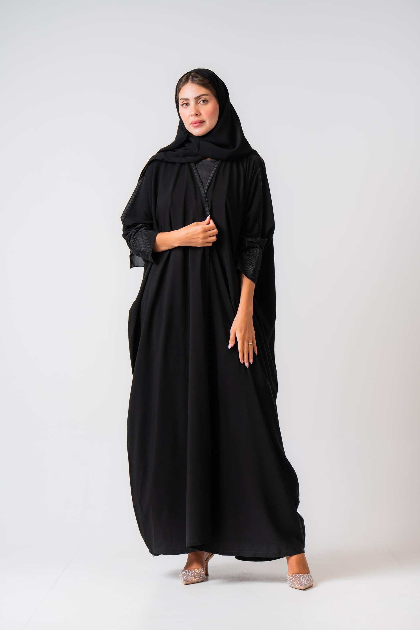 MWT4339 - عباية كريب إندونيسي بشت بتطريز أسود - Aya