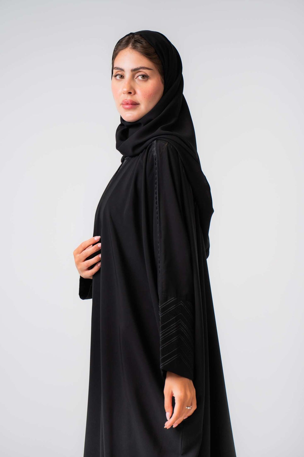 MWT4339 - عباية كريب إندونيسي بشت بتطريز أسود - Aya