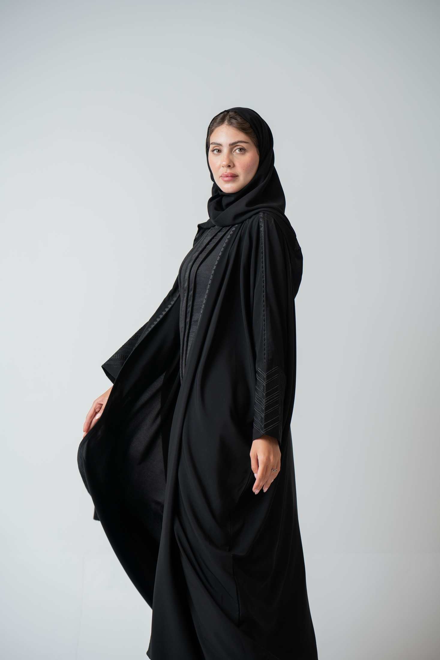 MWT4339 - عباية كريب إندونيسي بشت بتطريز أسود - Aya