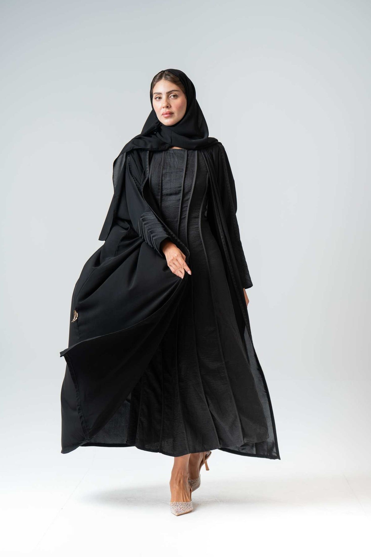 MWT4339 - عباية كريب إندونيسي بشت بتطريز أسود - Aya