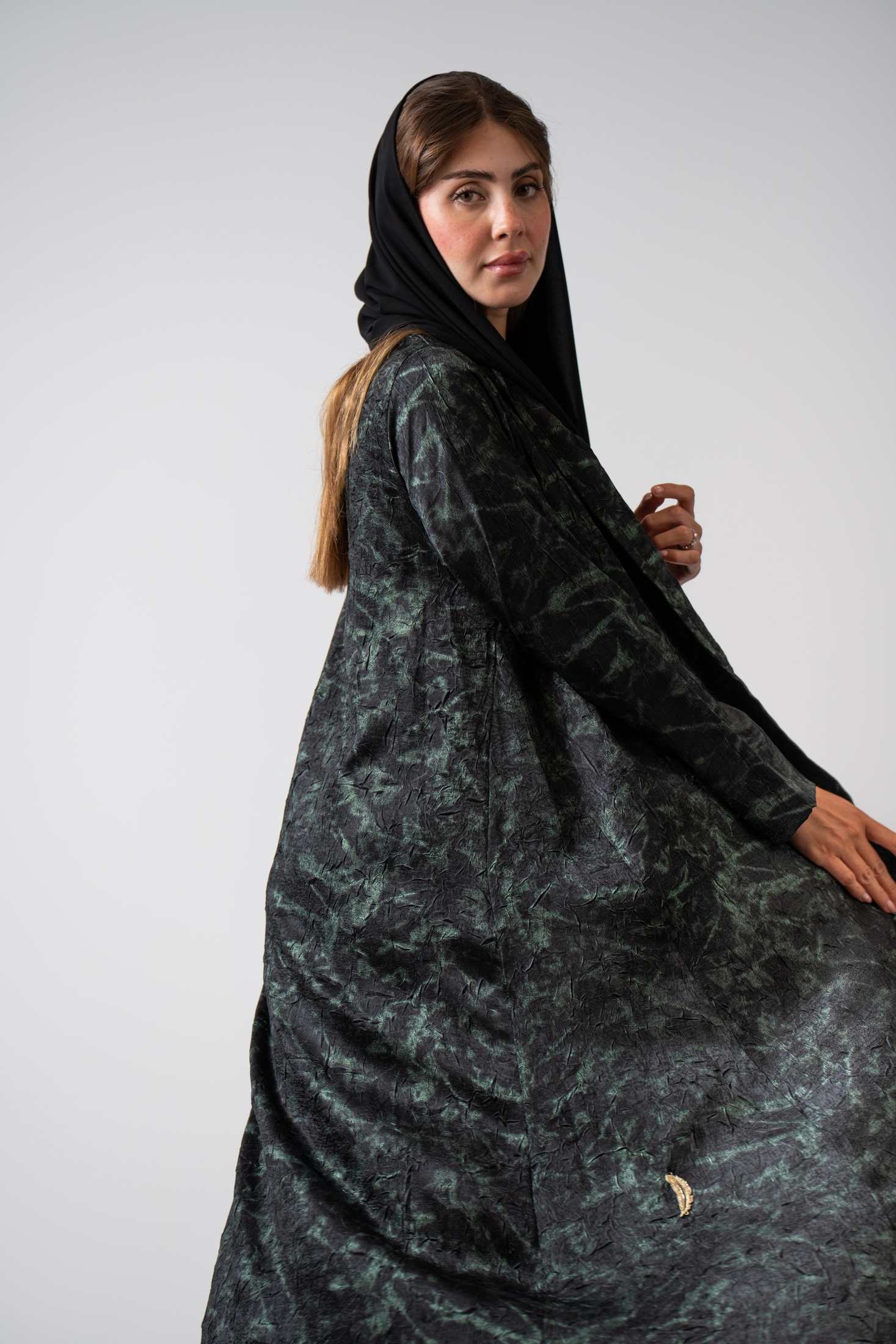 MWT4346 - عباية كريب فوكرو كلوش بتدخيلة خضراء - Aya