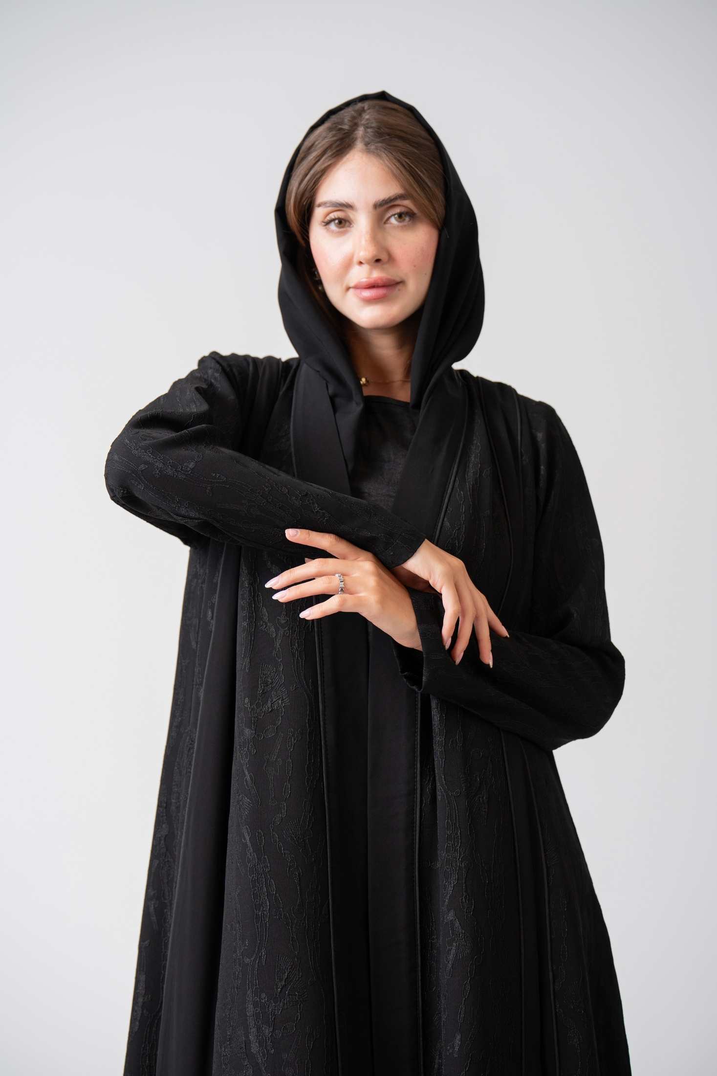 MWT4343 - عباية كريب ياباني بتدخيلة مشجرة - Aya