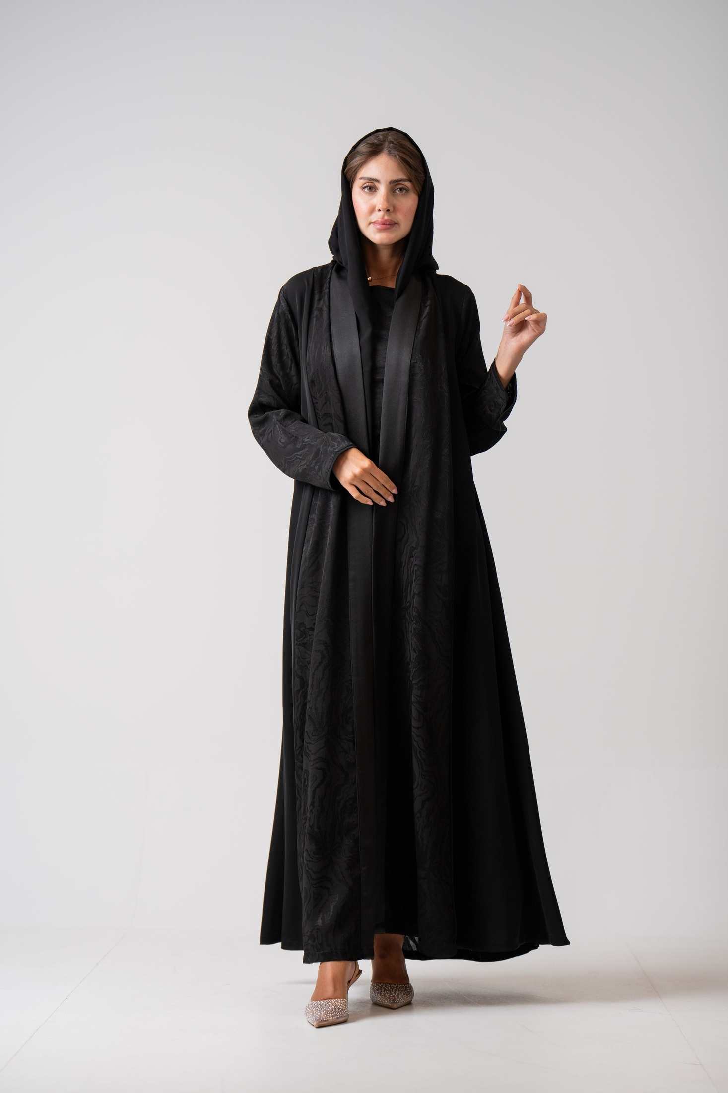 MWT4359 - عباية كريب ياباني بياقة ساتان - Aya