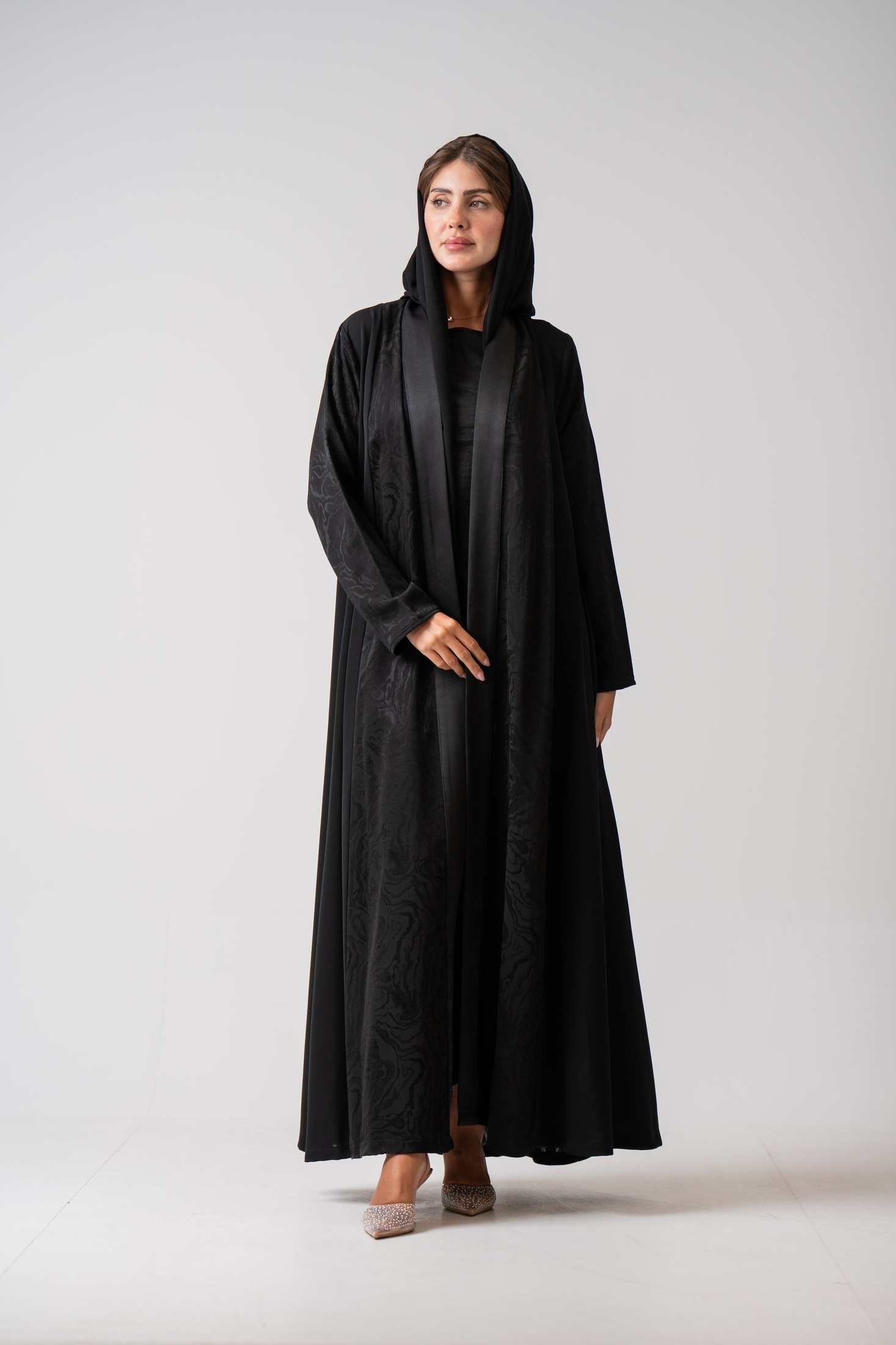 MWT4359 - عباية كريب ياباني بياقة ساتان - Aya