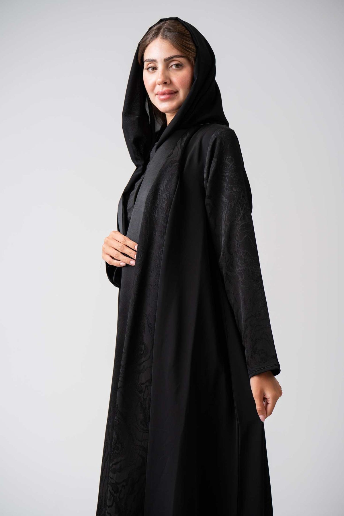 MWT4359 - عباية كريب ياباني بياقة ساتان - Aya