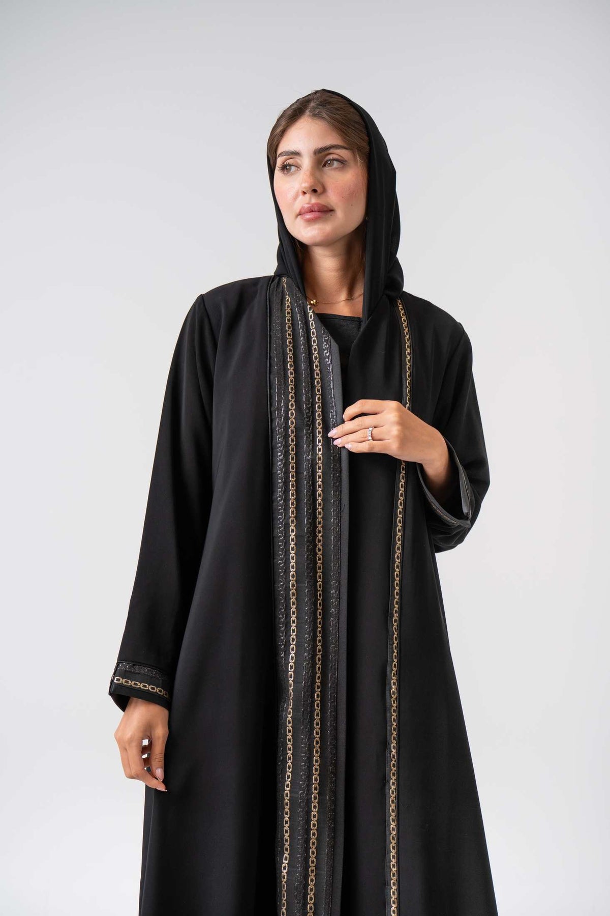 MWT4347 - عباية كريب بتطريز أسود وذهبي - Aya