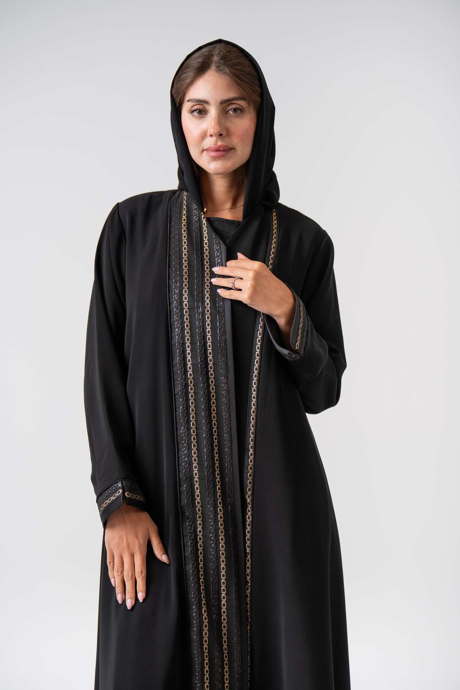 MWT4347 - عباية كريب بتطريز أسود وذهبي - Aya