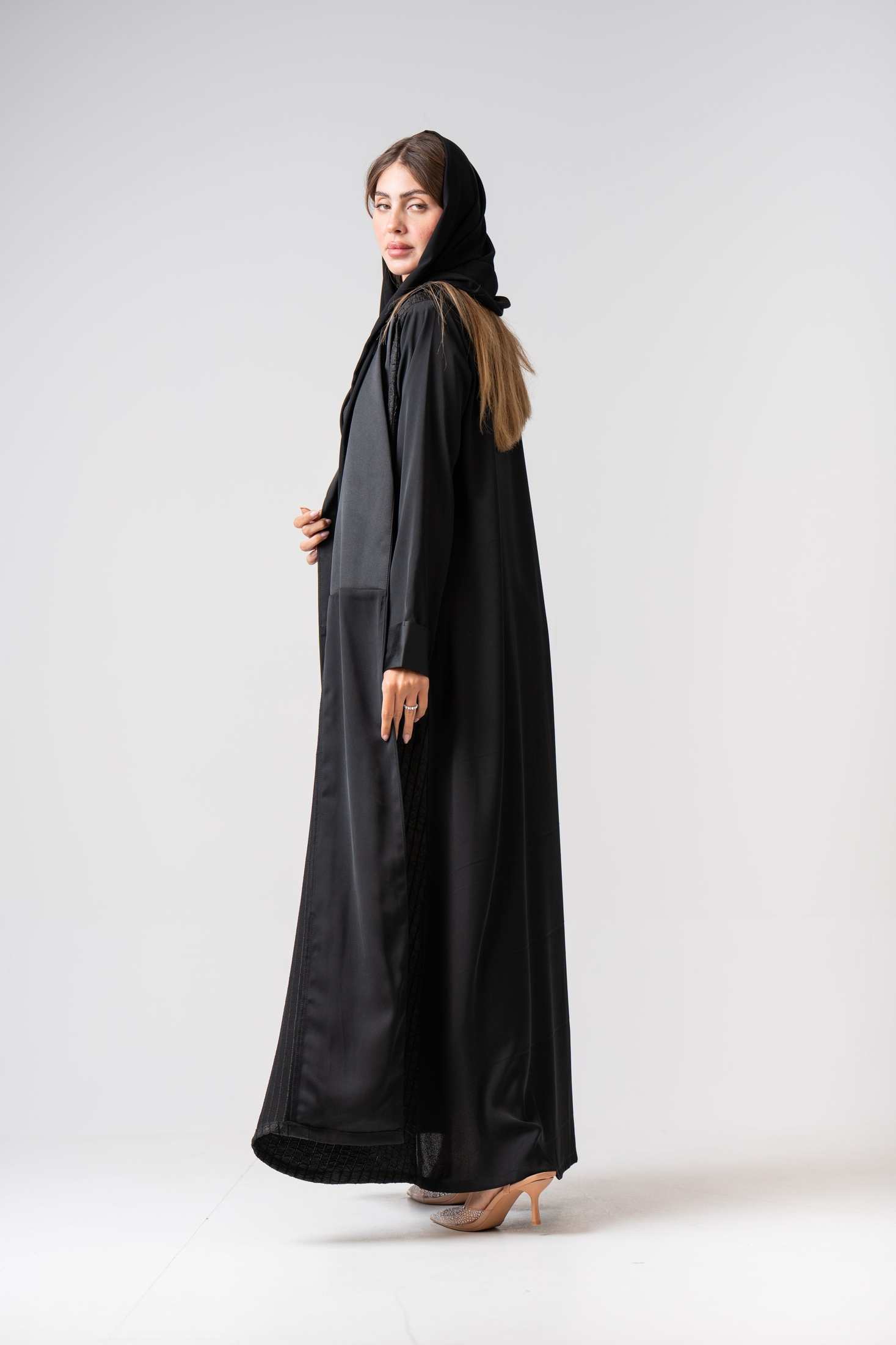 MWT4348 - عباية فوكرو مخطط بياقة ساتان - Aya