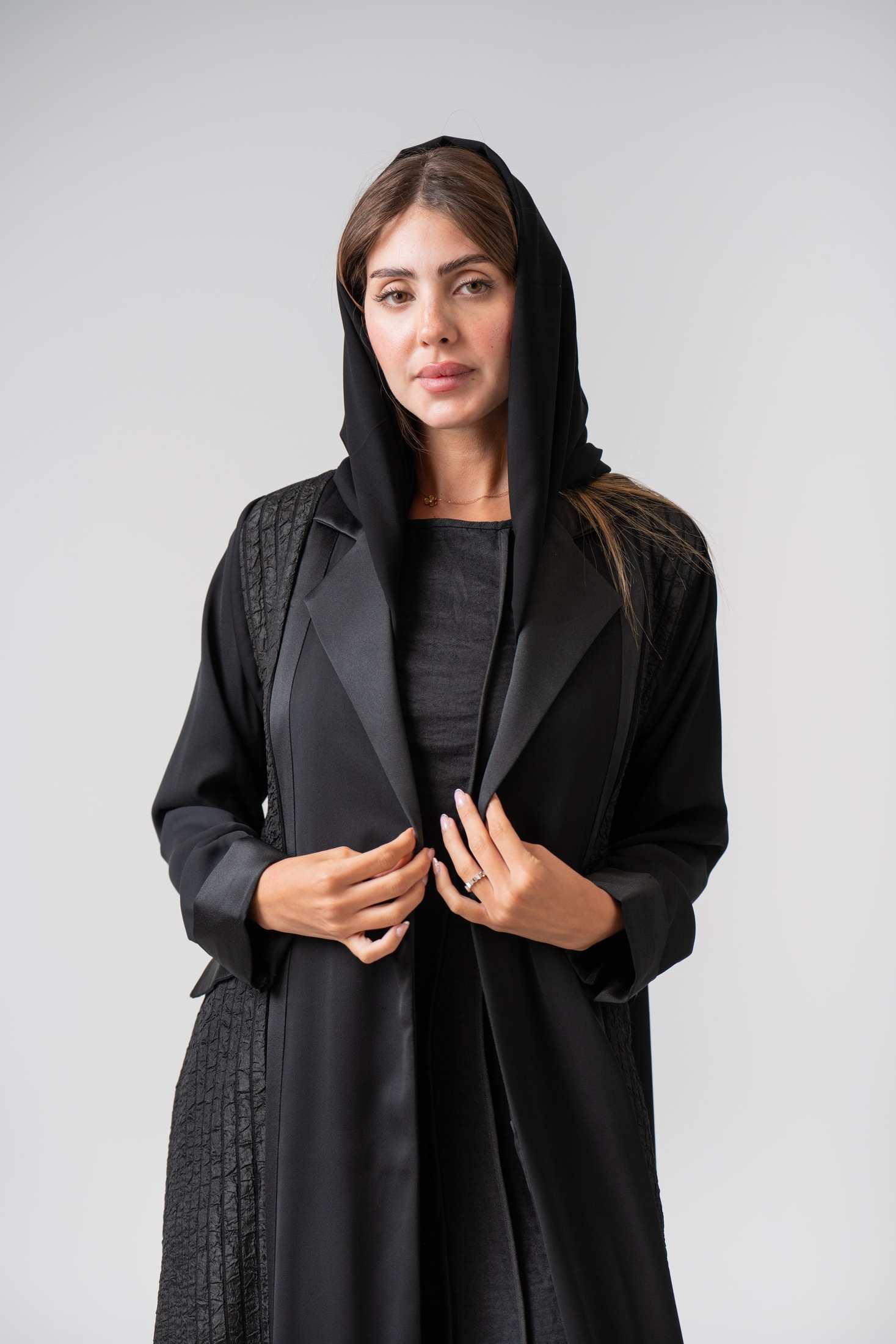 MWT4348 - عباية فوكرو مخطط بياقة ساتان - Aya