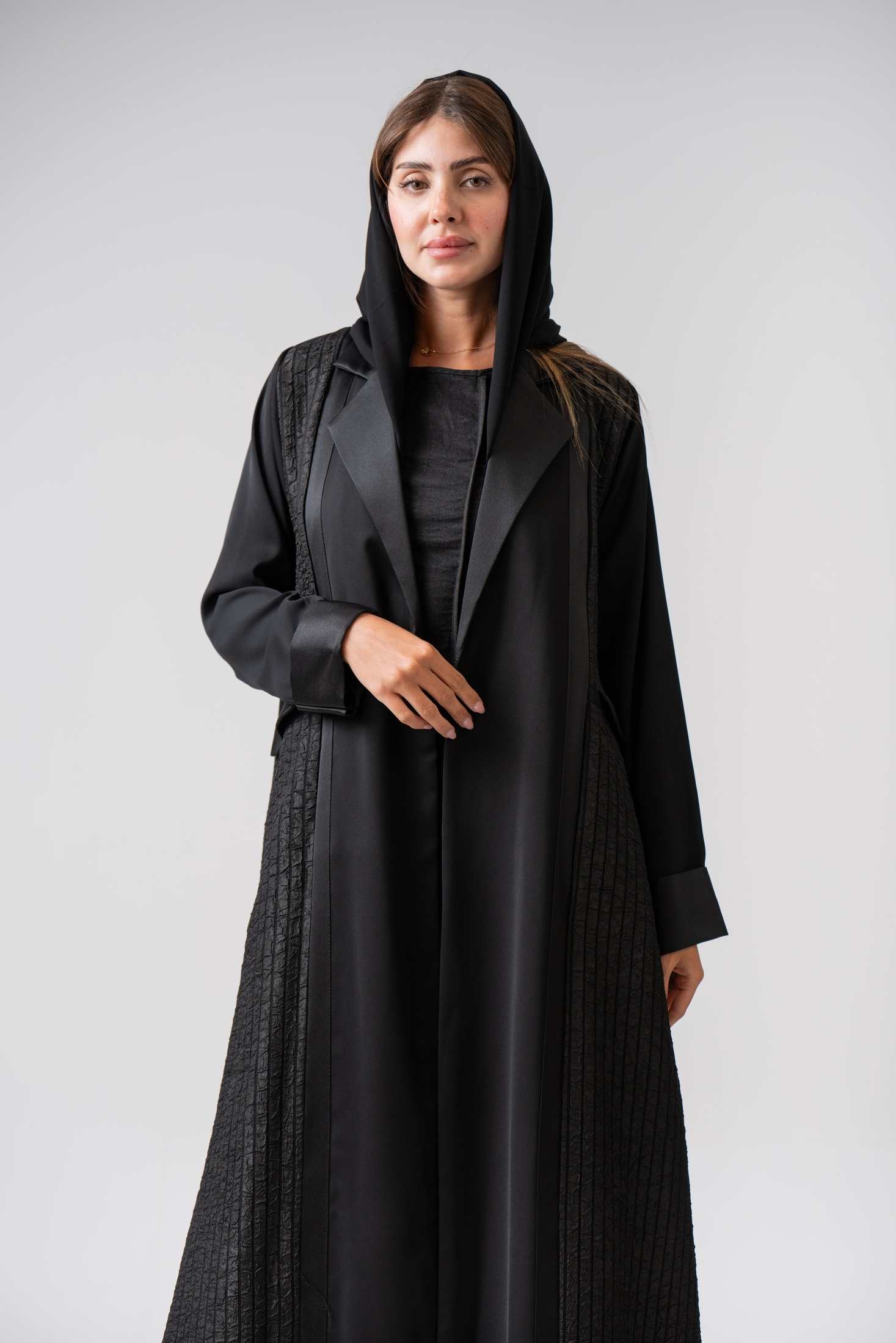 MWT4348 - عباية فوكرو مخطط بياقة ساتان - Aya
