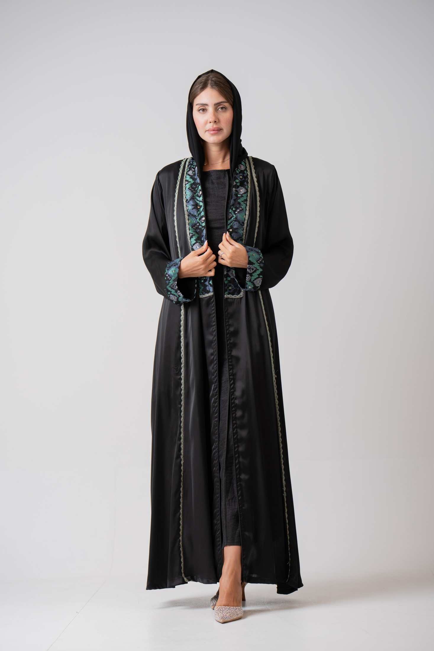MWT4352 - عباية كريب ياباني كلوش بتطريز - Aya