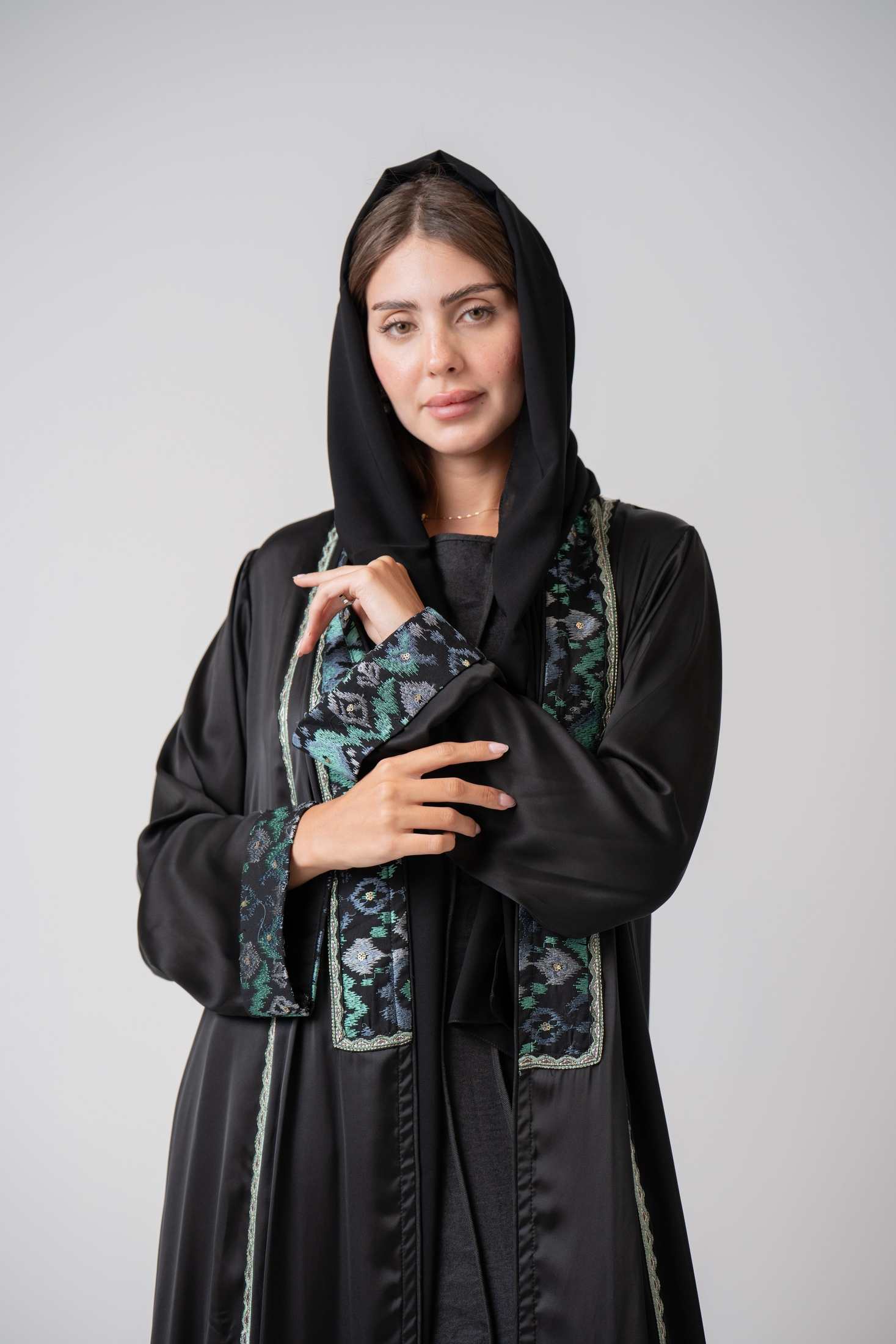 MWT4352 - عباية كريب ياباني كلوش بتطريز - Aya