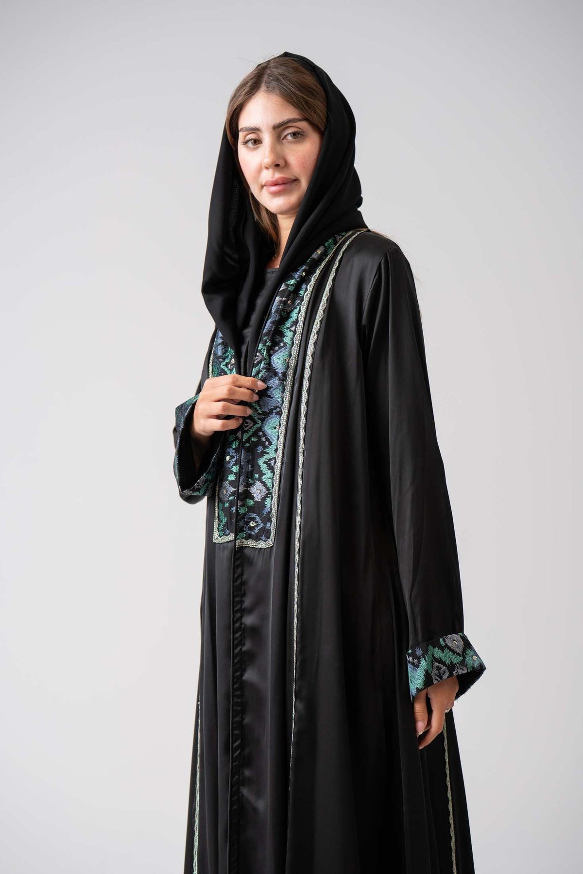 MWT4352 - عباية كريب ياباني كلوش بتطريز - Aya