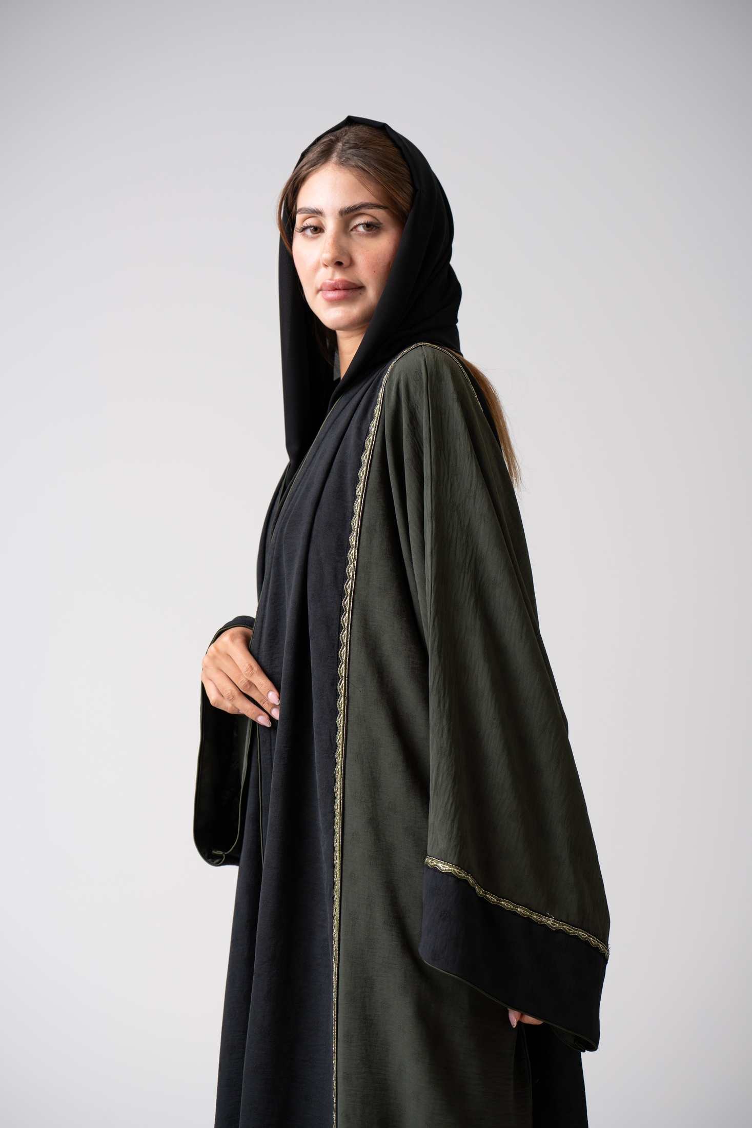 MWT4350 - عباية كريب ياباني بشت بتدخيلة زيتية - Aya