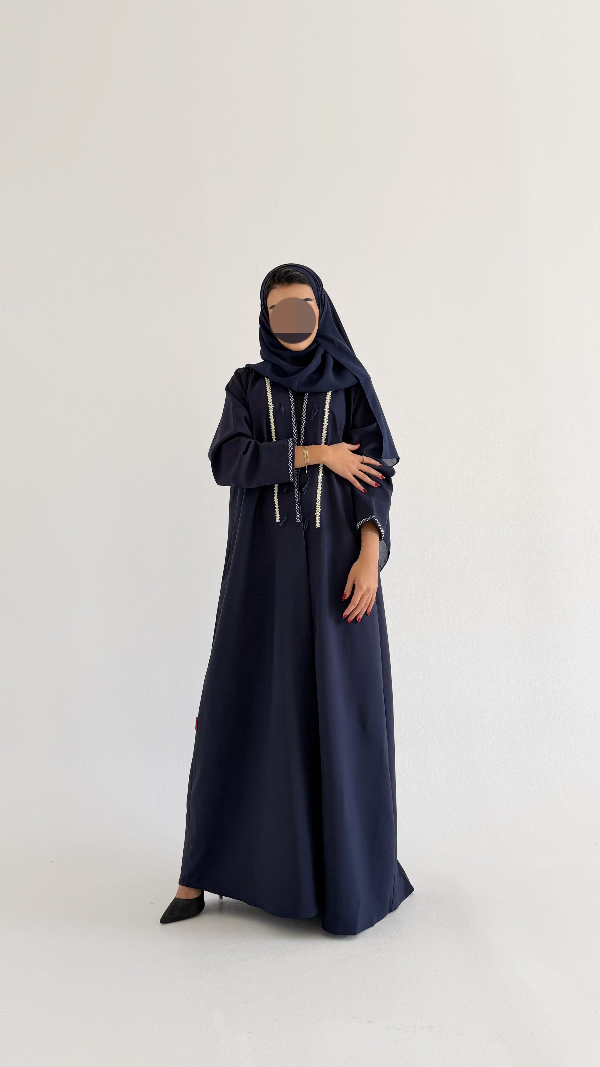 MW645 - Light Crepe Standing with Jacquard Half-Cloche