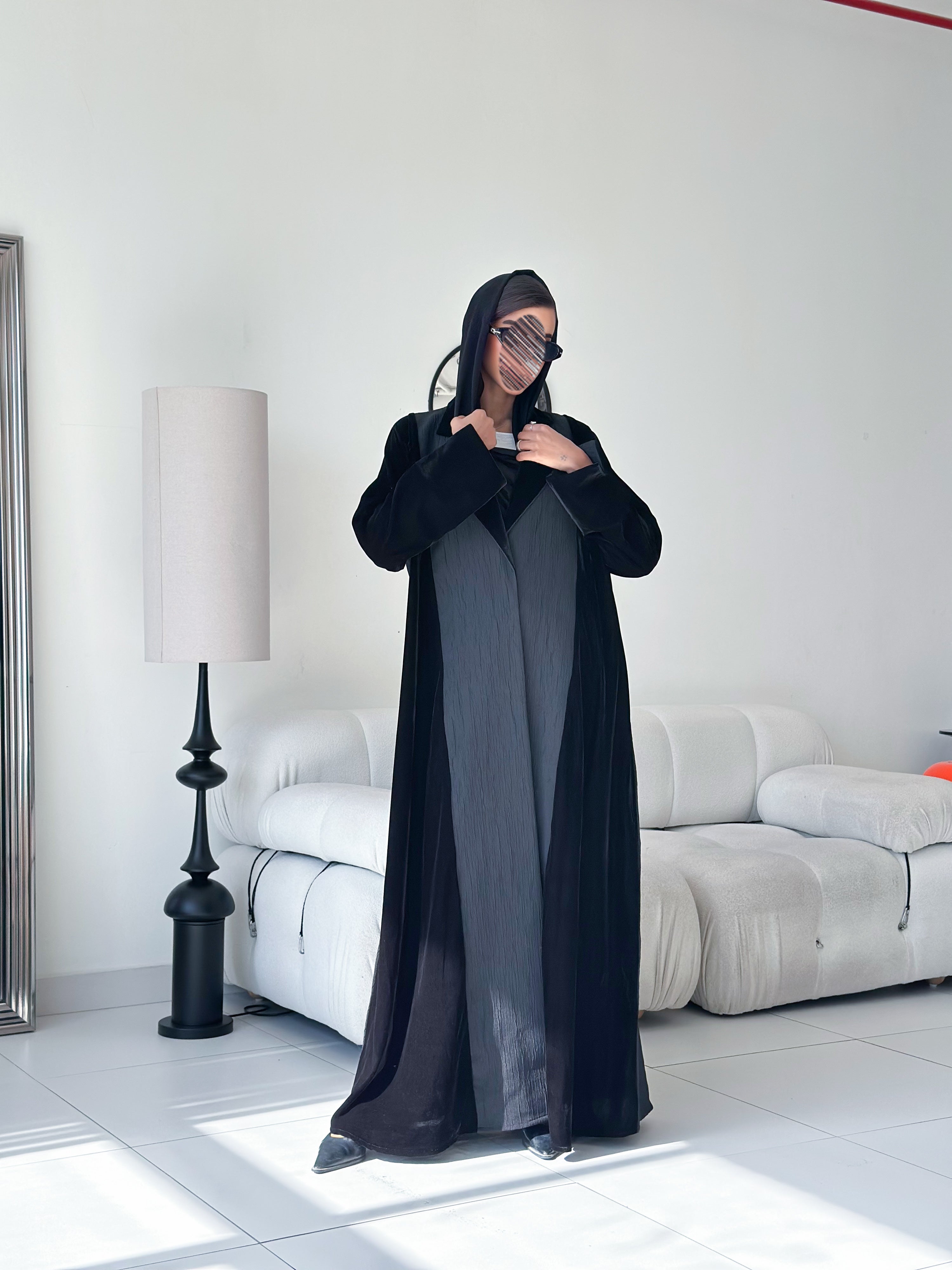 MWT557 - عباية مخمل مع تفتة