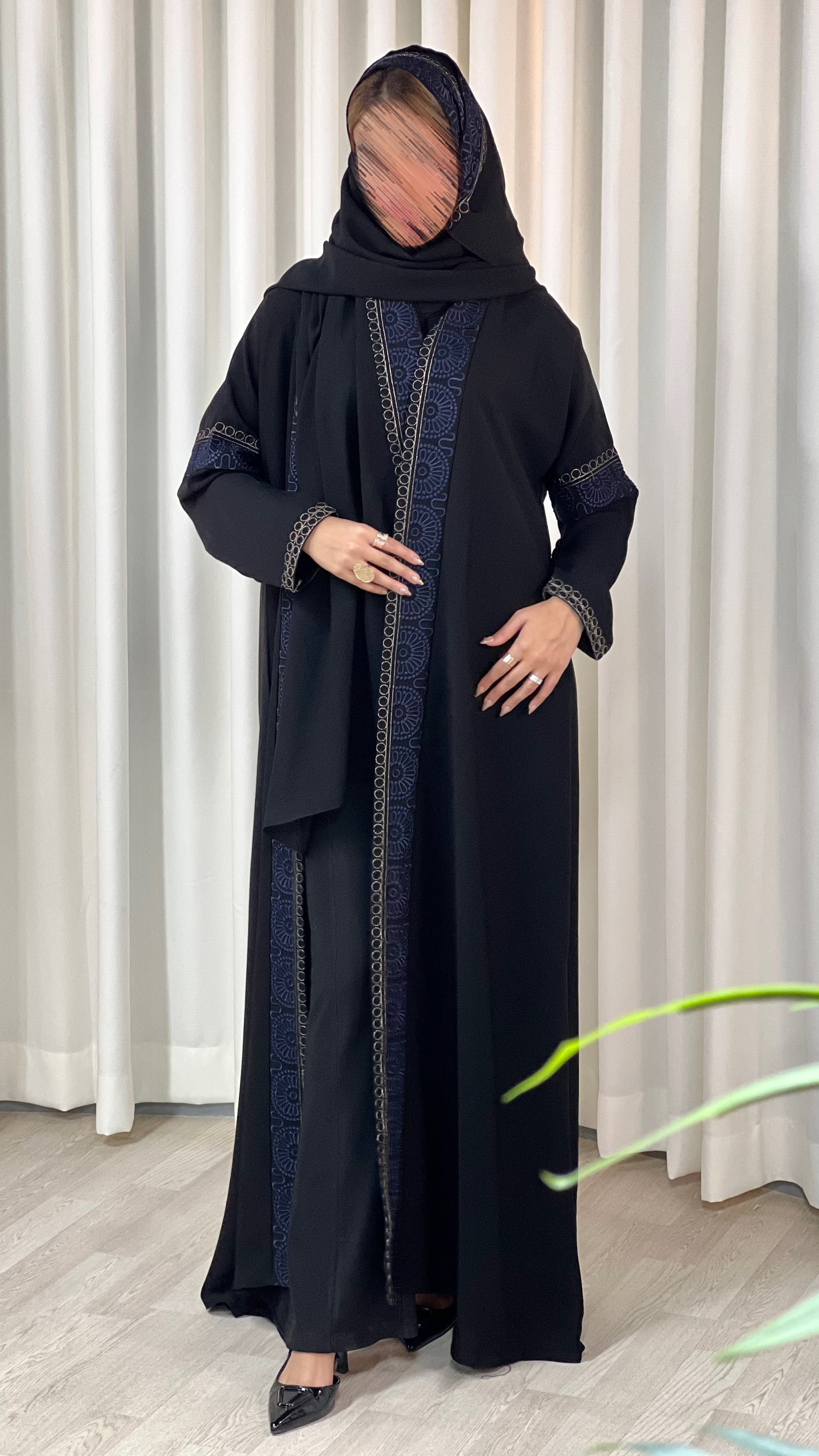 MWT439  - عباية سودا مع تطريز ازرق - Aya