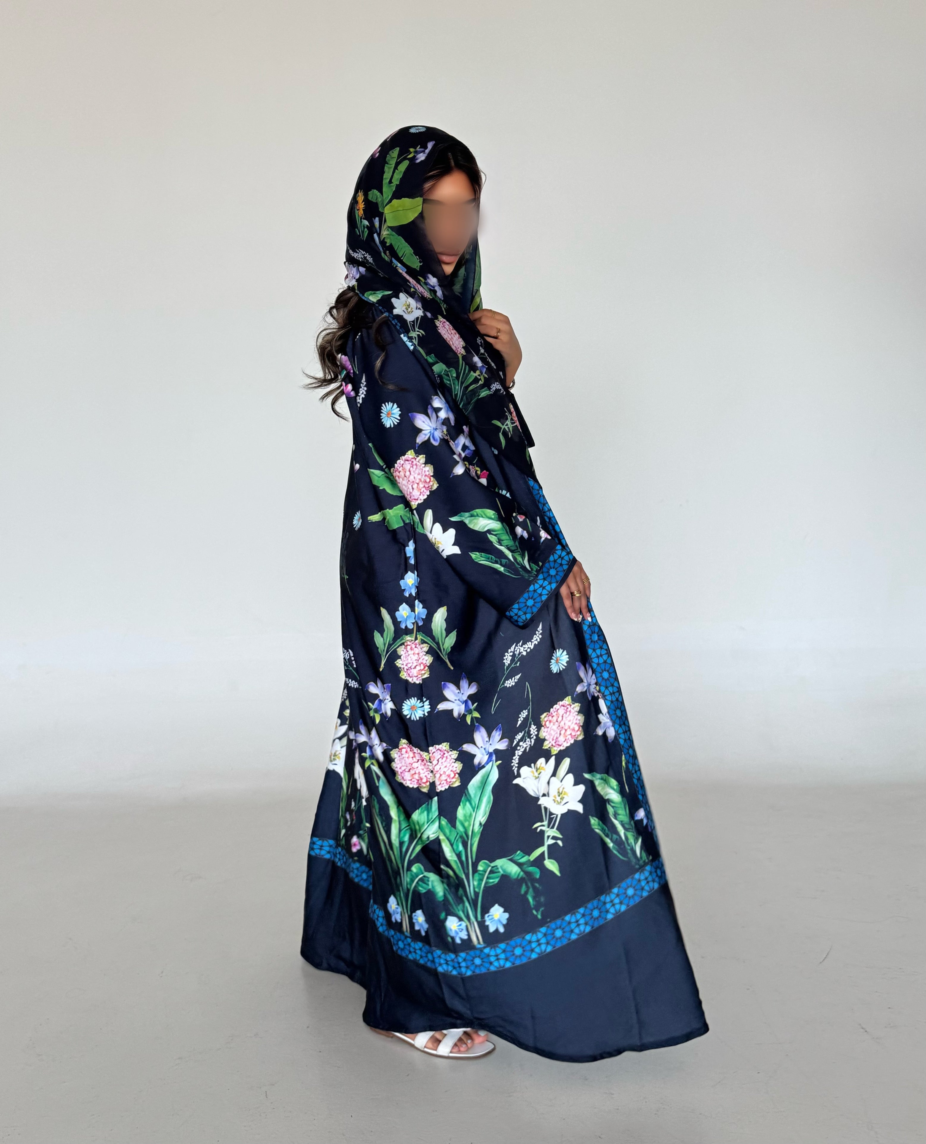 MW645 - Light Crepe Standing with Jacquard Half-Cloche