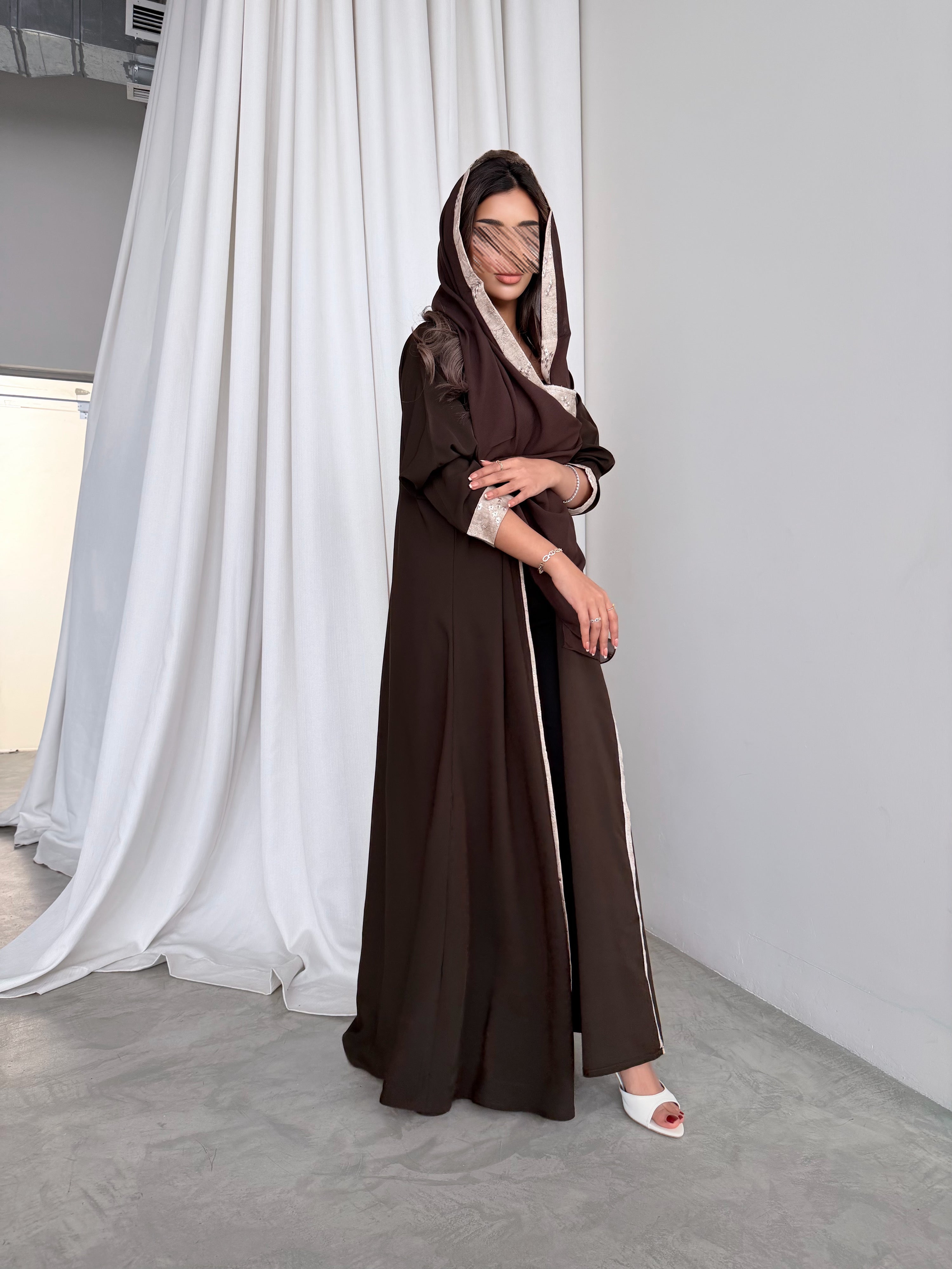 MWT778 - عباية كريب مع تدخيلة لنن - Aya