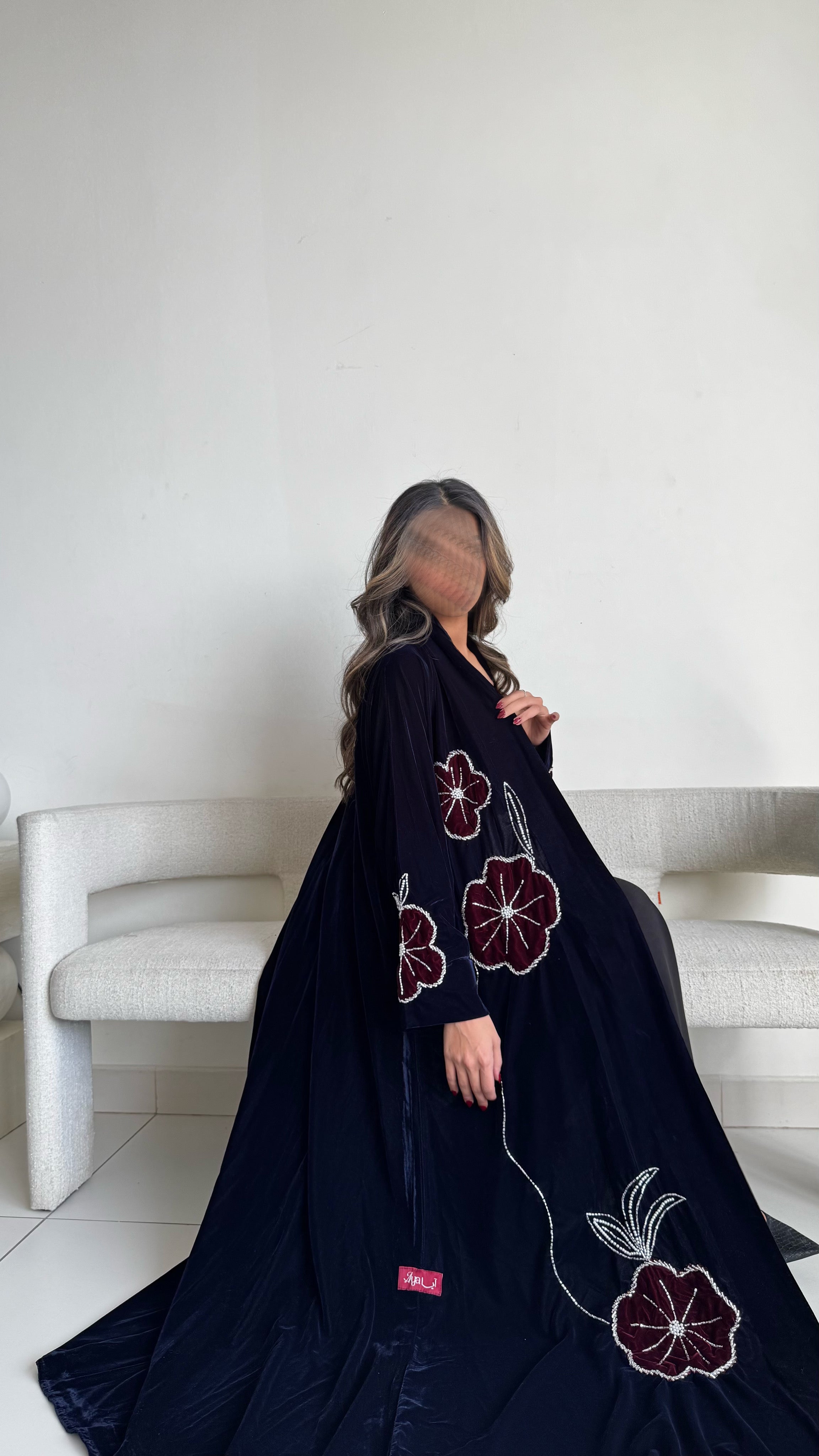 MWT543 - عباية مخمل مع تطريز وشك - Aya