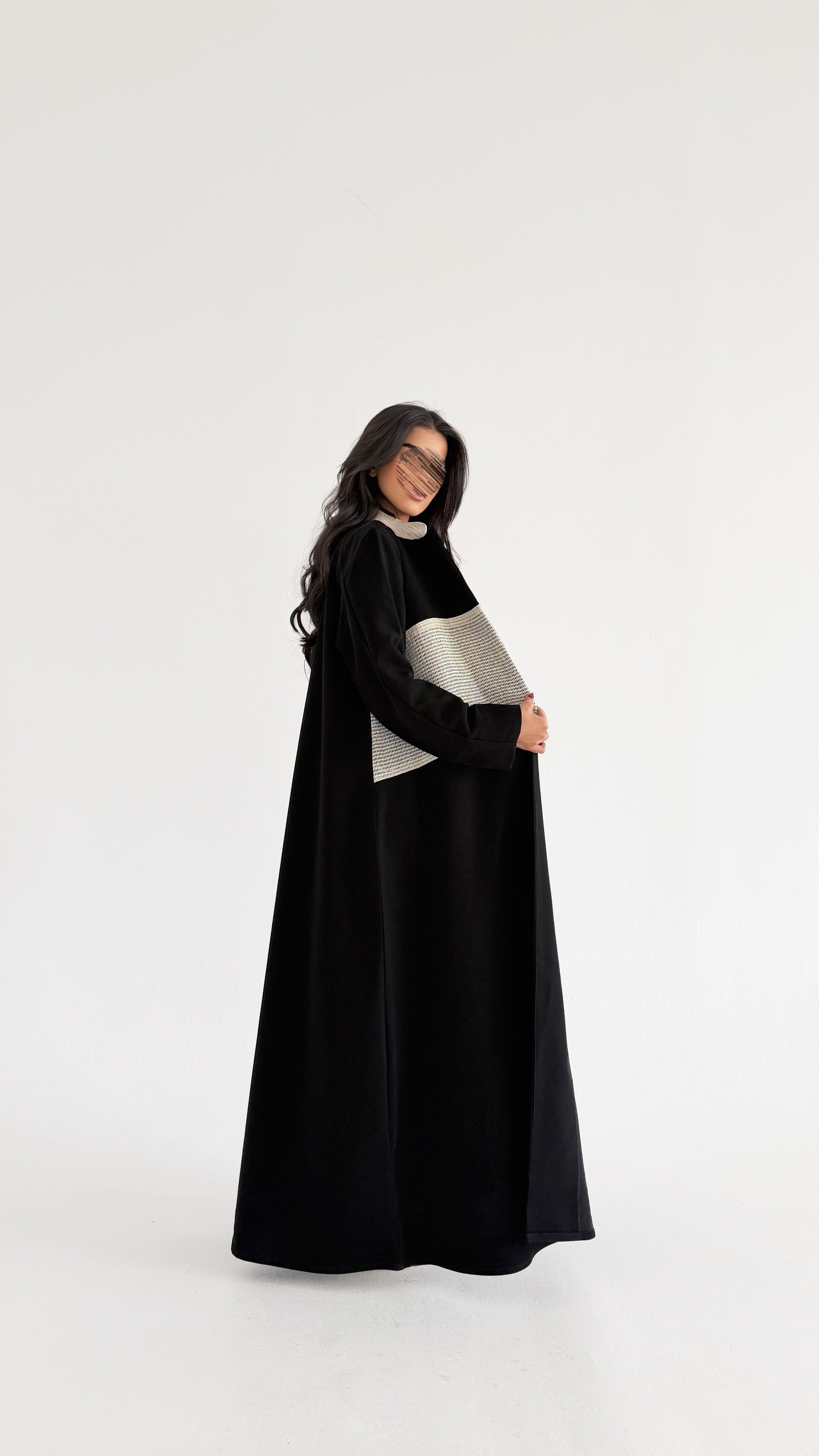 MWT1015 - عباية مع تدخيلة بشكل راقي - Aya