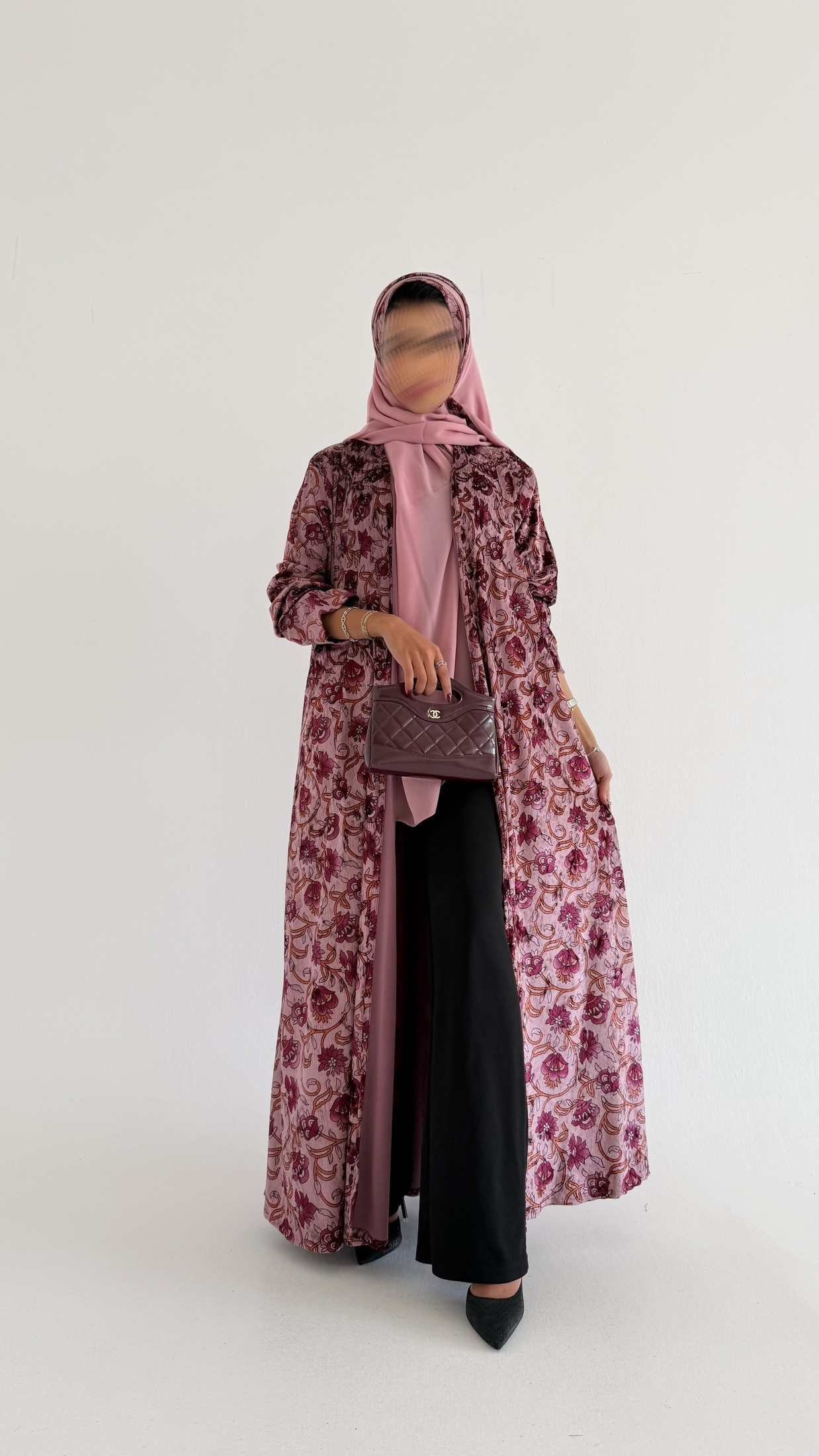 MWT586 - Velvet abaya with floral print  |  عباية مخمل زهري - Aya