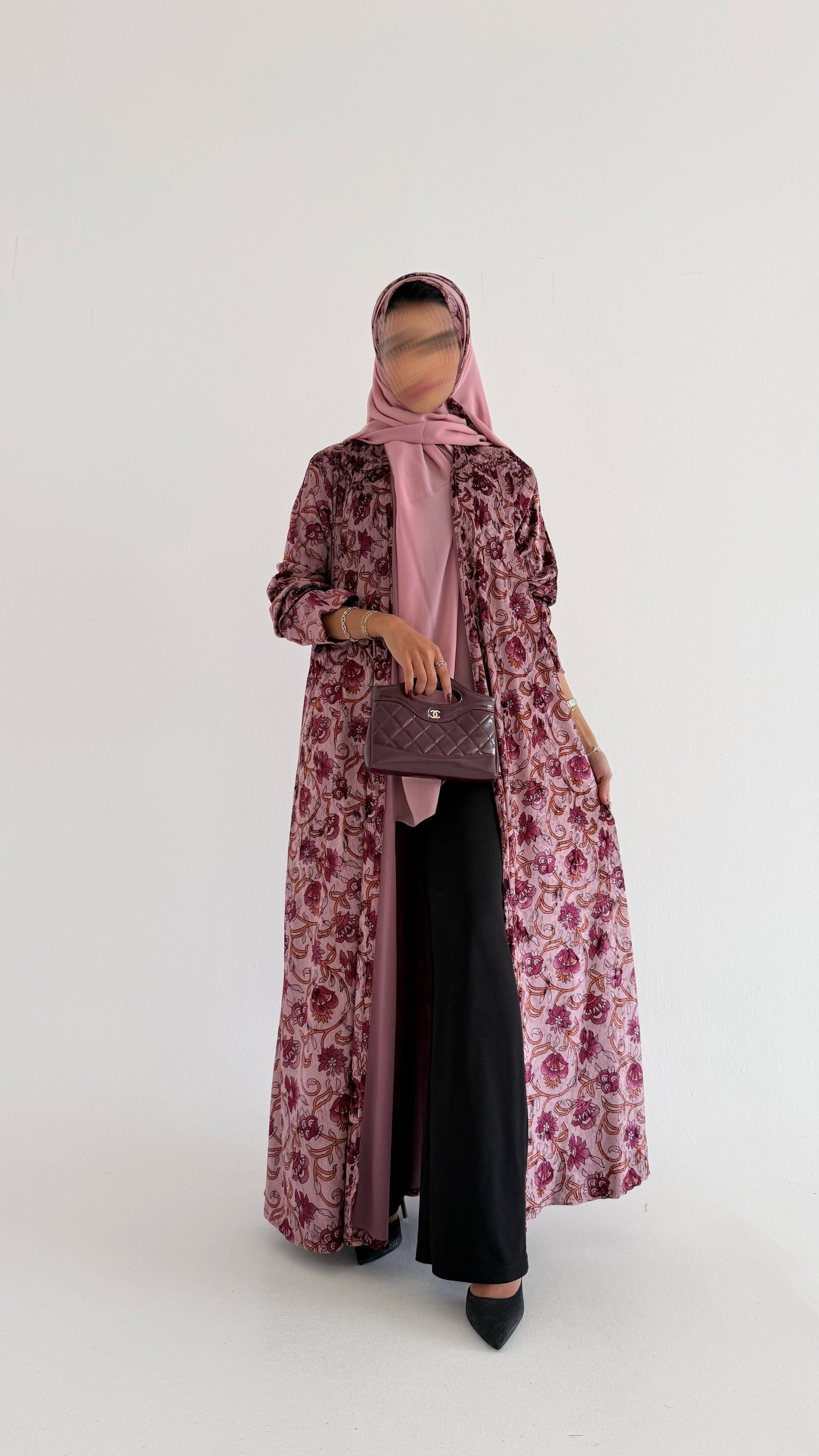 MWT586 - Velvet abaya with floral print  |  عباية مخمل زهري - Aya