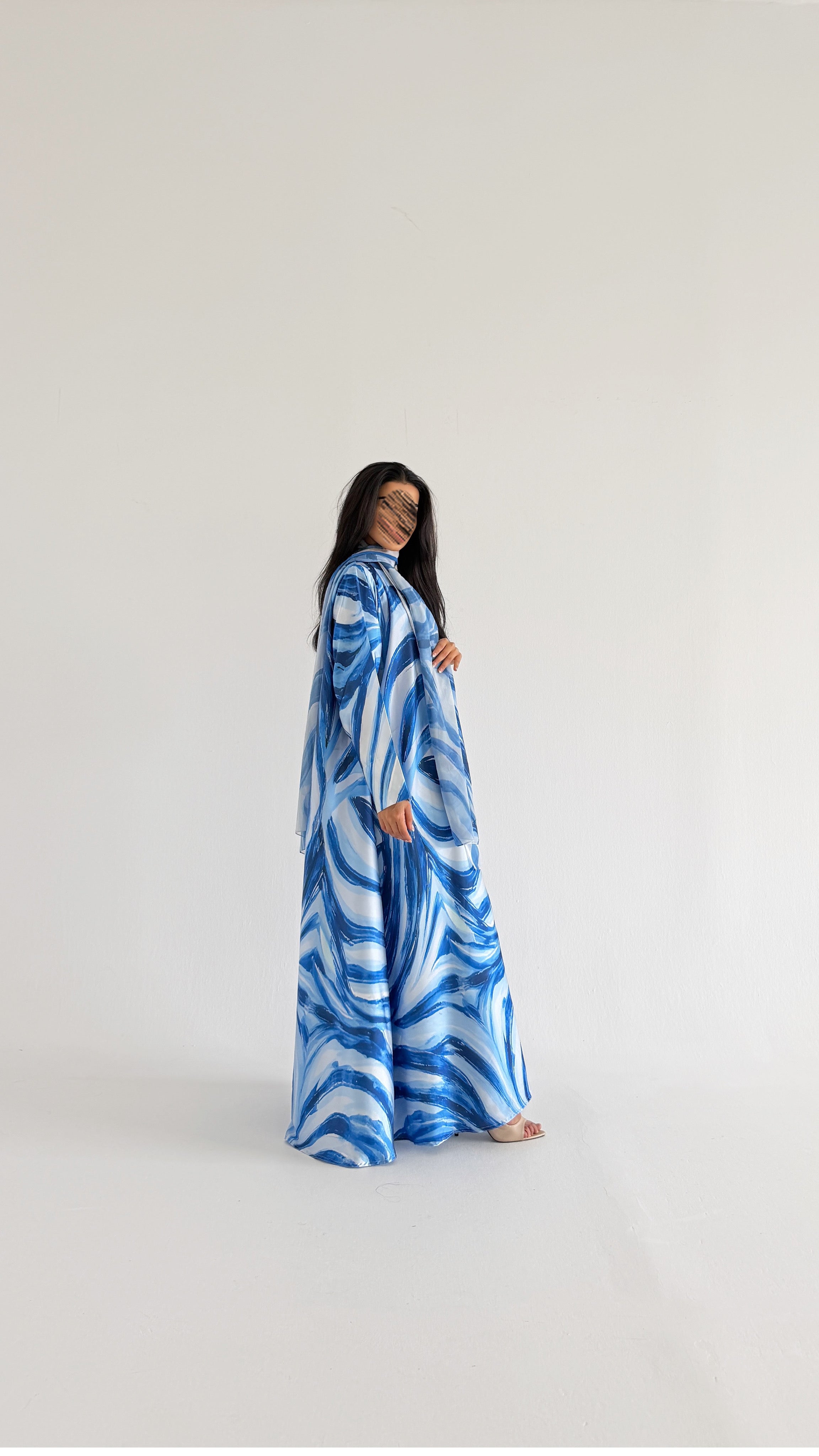 MWT667 - عباية طباعة ازرق - Aya