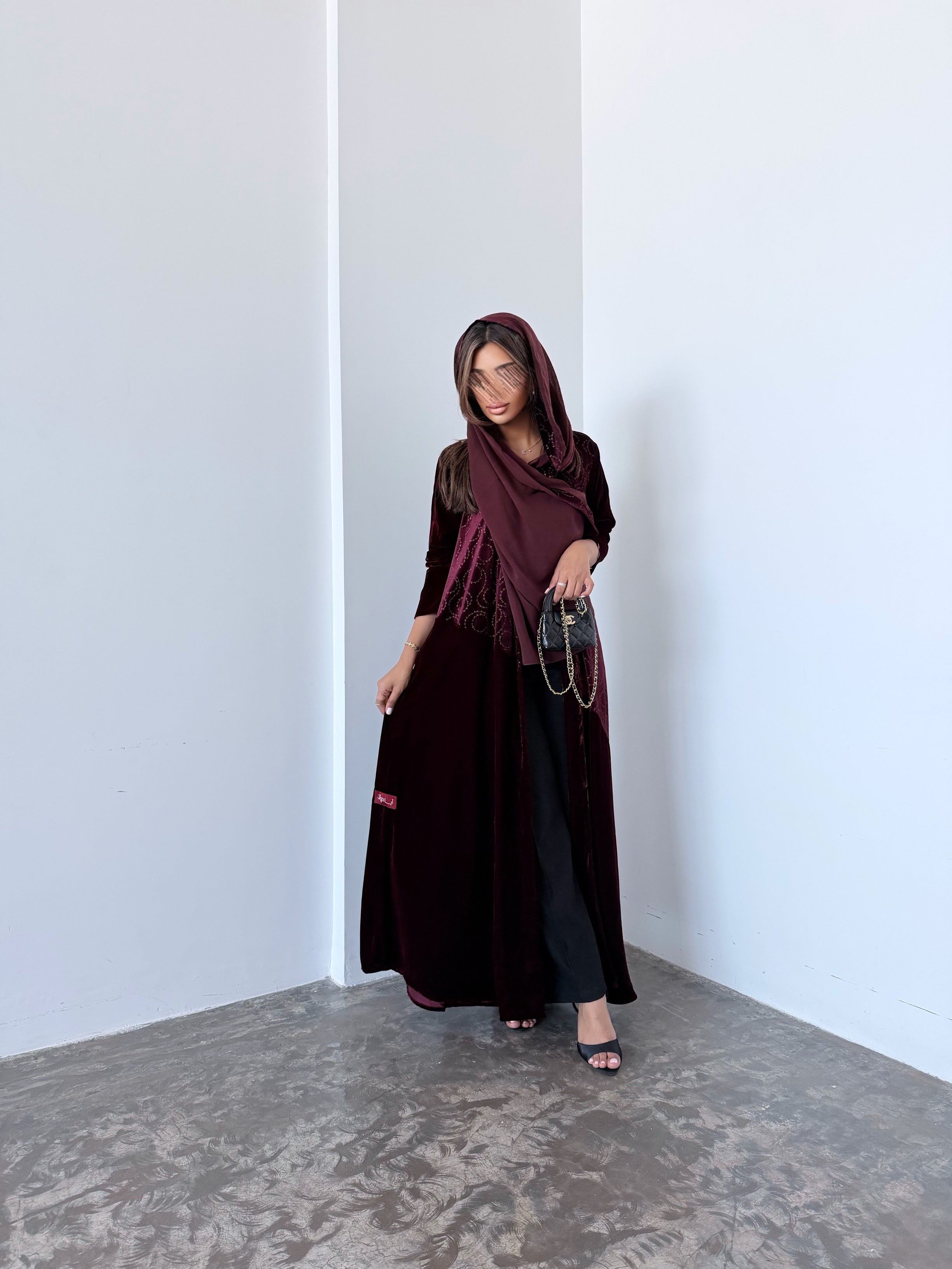 MW645 - Light Crepe Standing with Jacquard Half-Cloche