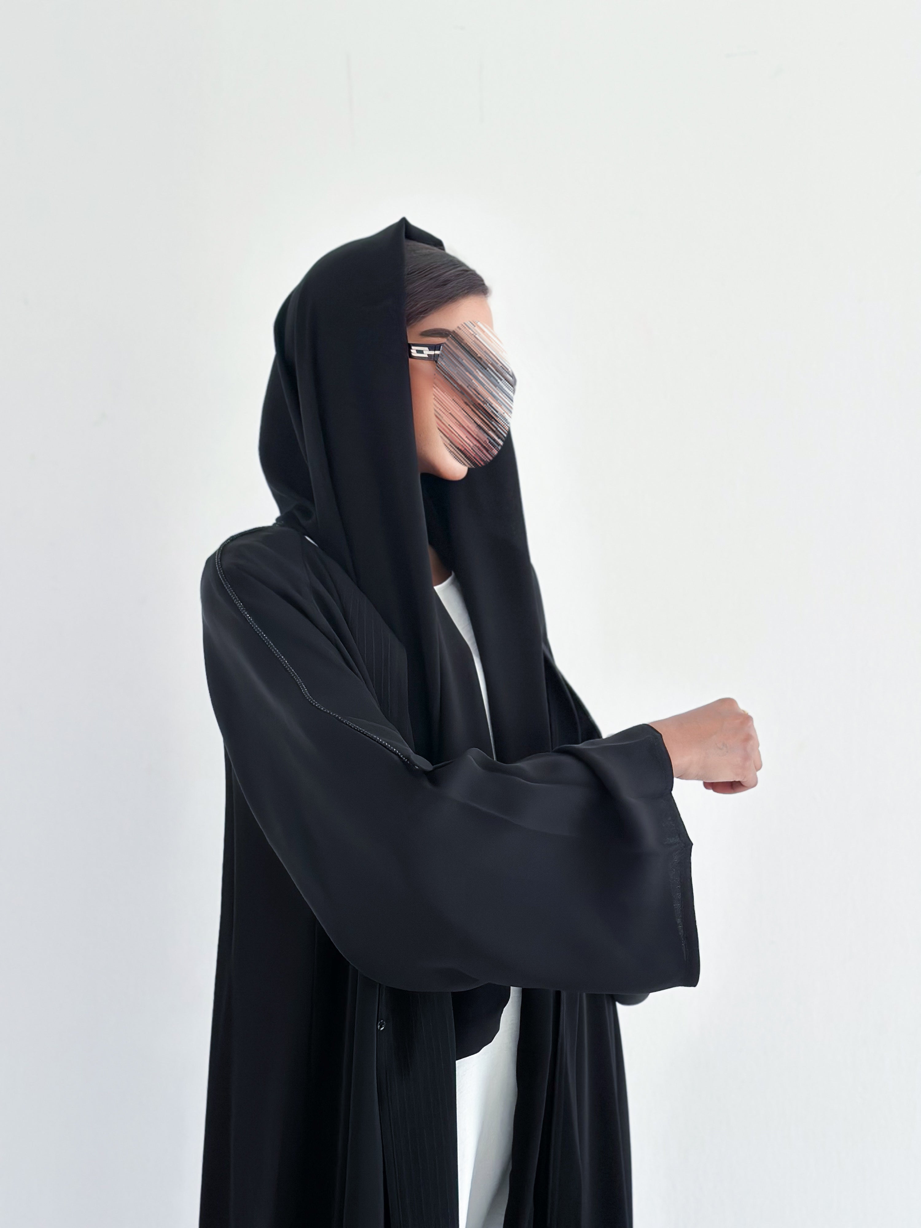 MW645 - Light Crepe Standing with Jacquard Half-Cloche