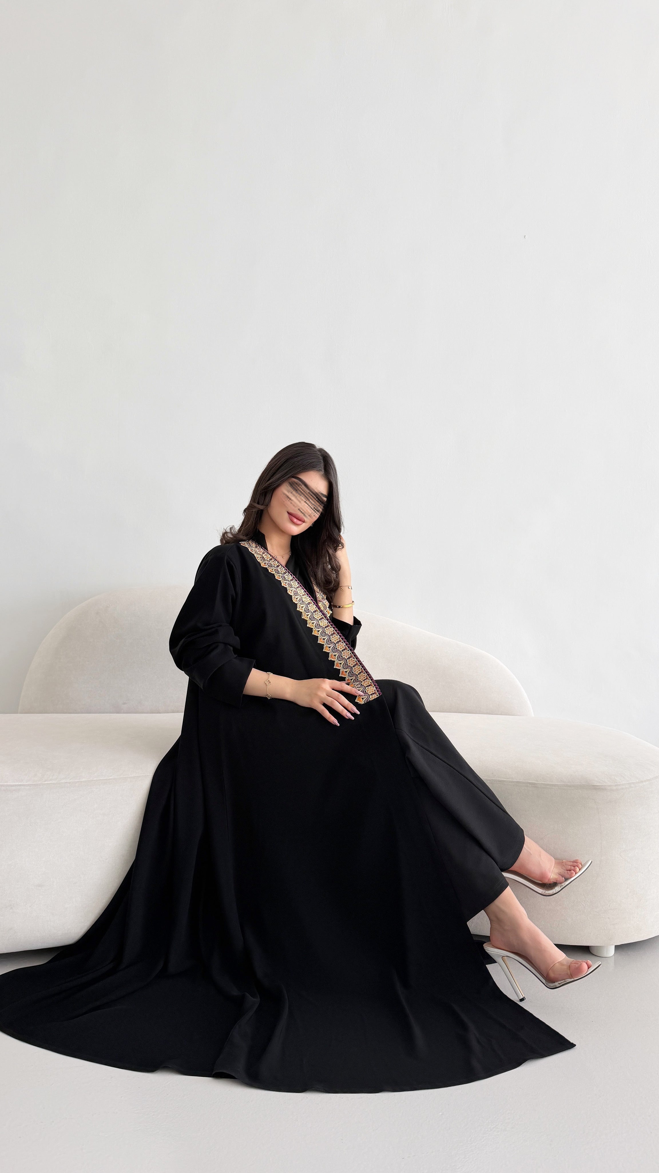 MWT5034 - قماش اسود كريب مع كلفة رمضاني قصة نص بشت - Aya