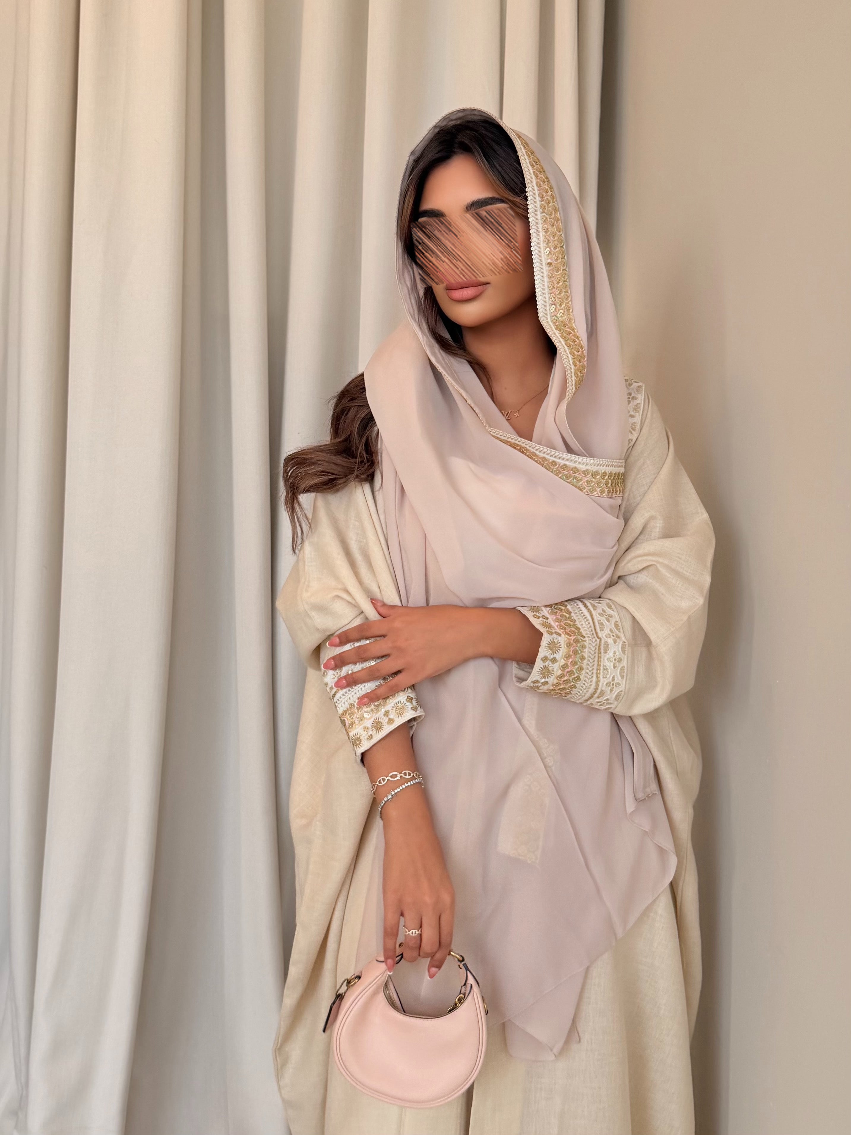 MWT5028 -لينن بيج قصة نص بشت مع كلفه مطرزه بالطرحة الأمام والأكمام والخلف - Aya