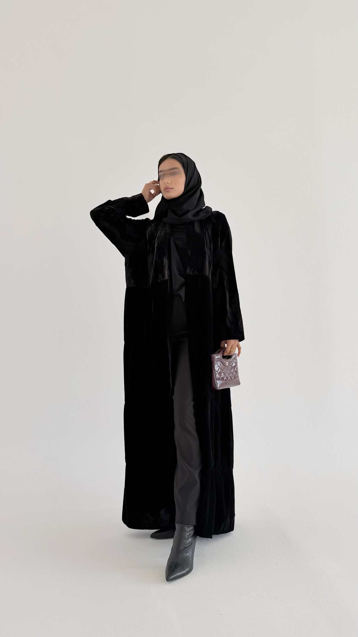 MWT648 - عباية مخمل اسود بتدخيلة بني - Aya