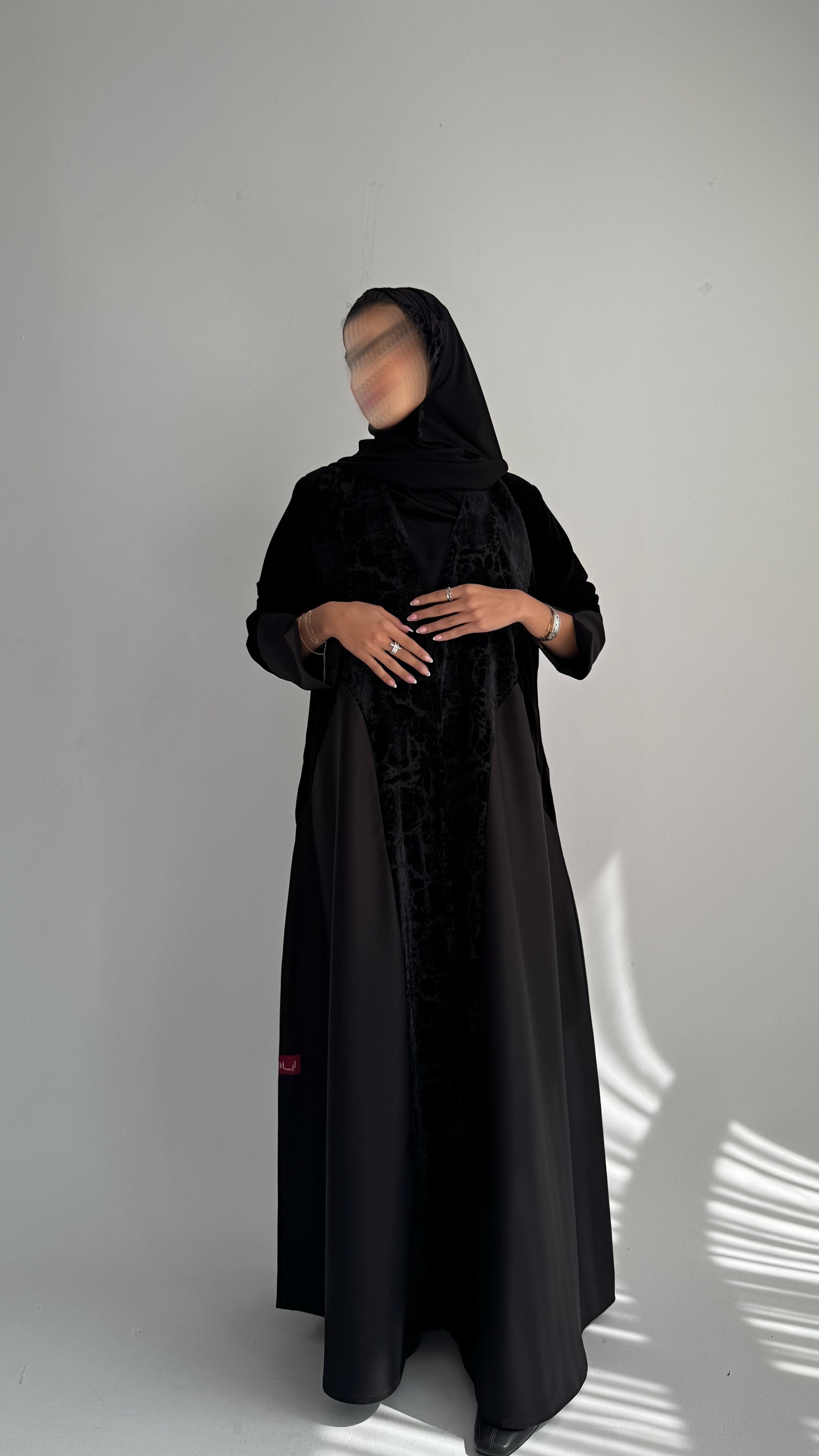 MWT694 - عباية اسود مخمل وردات - Aya