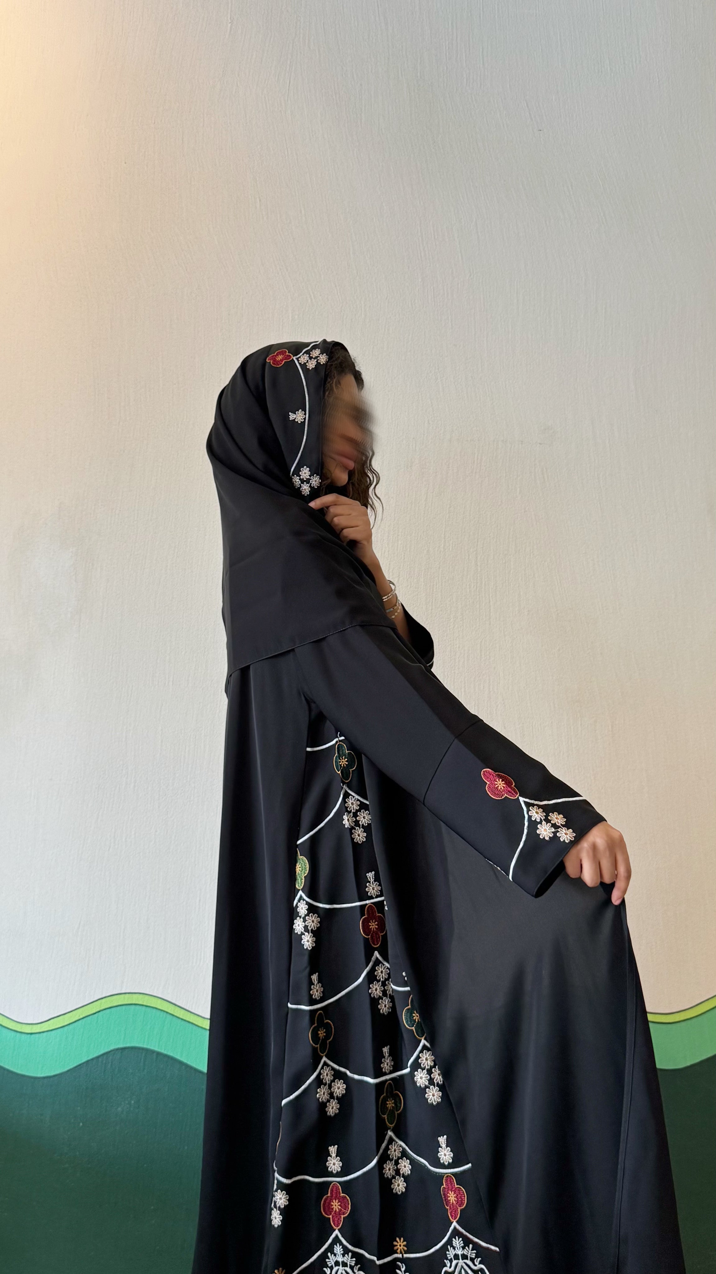 MW645 - Light Crepe Standing with Jacquard Half-Cloche