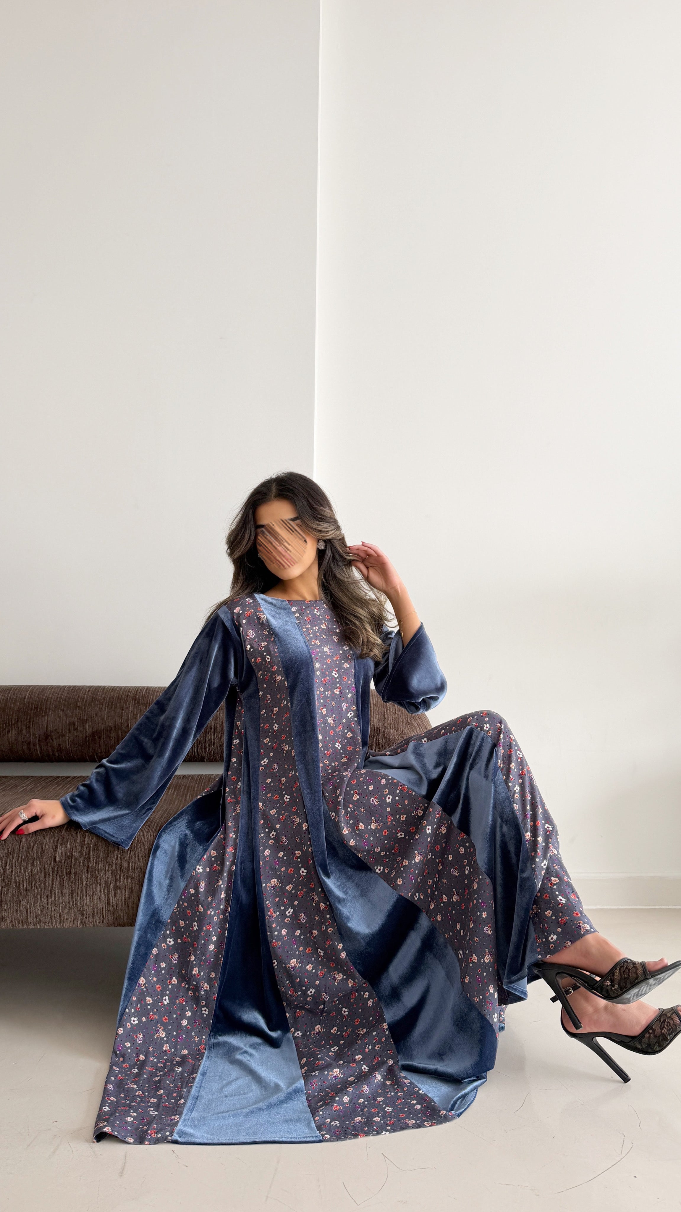 MWJ005 - جلابية مخمل بتصميم عصري مع إضافات لنن مشجّر - Aya