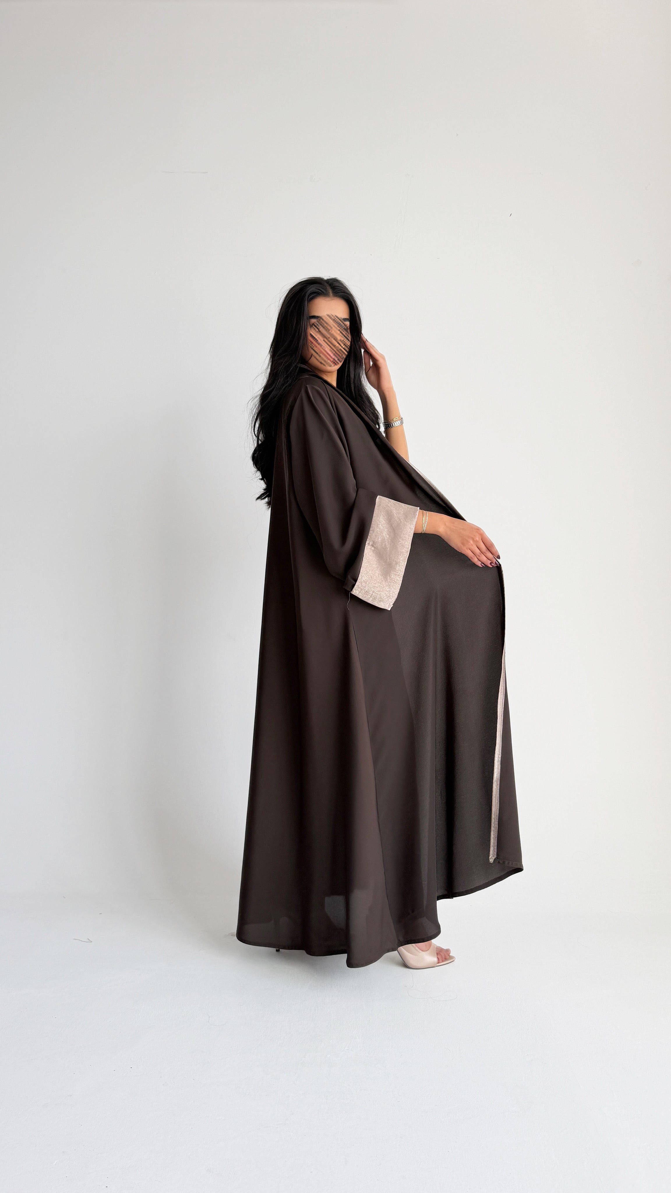 MWT1101 - عباية بني بتدخيله ساتان بالاكمام - Aya