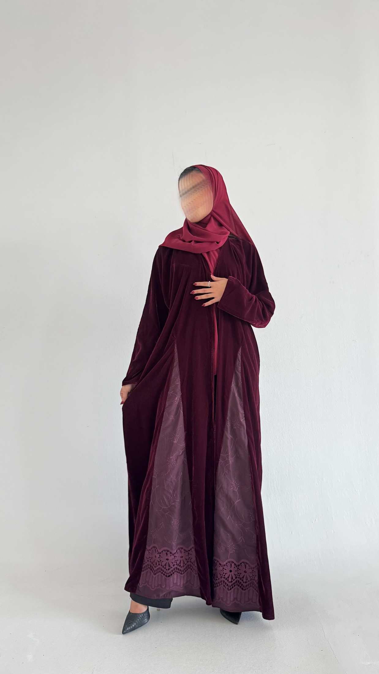 MWT532 - عباية عنابي مع تدخيلة دانتيل - Aya
