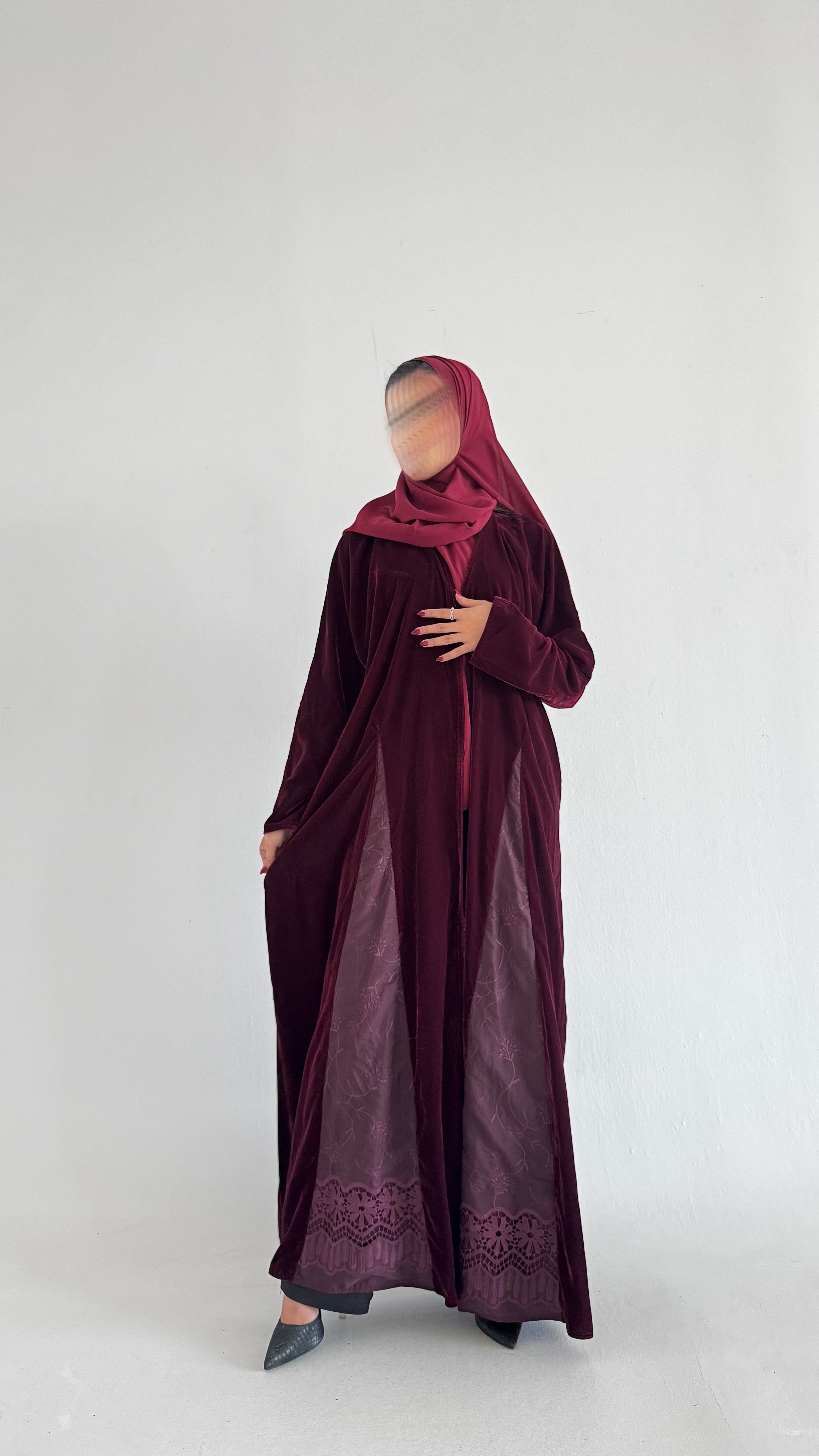 MWT532 - عباية عنابي مع تدخيلة دانتيل - Aya