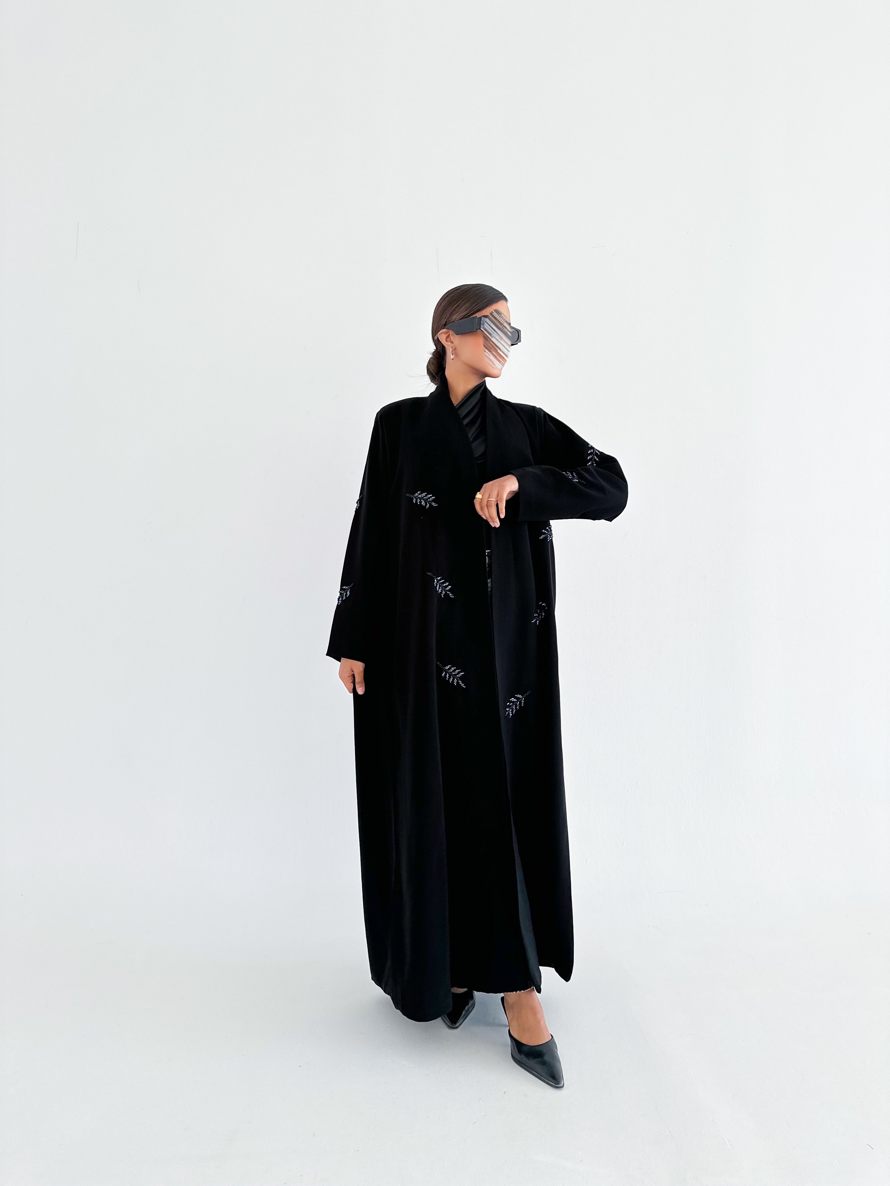 MW645 - Light Crepe Standing with Jacquard Half-Cloche